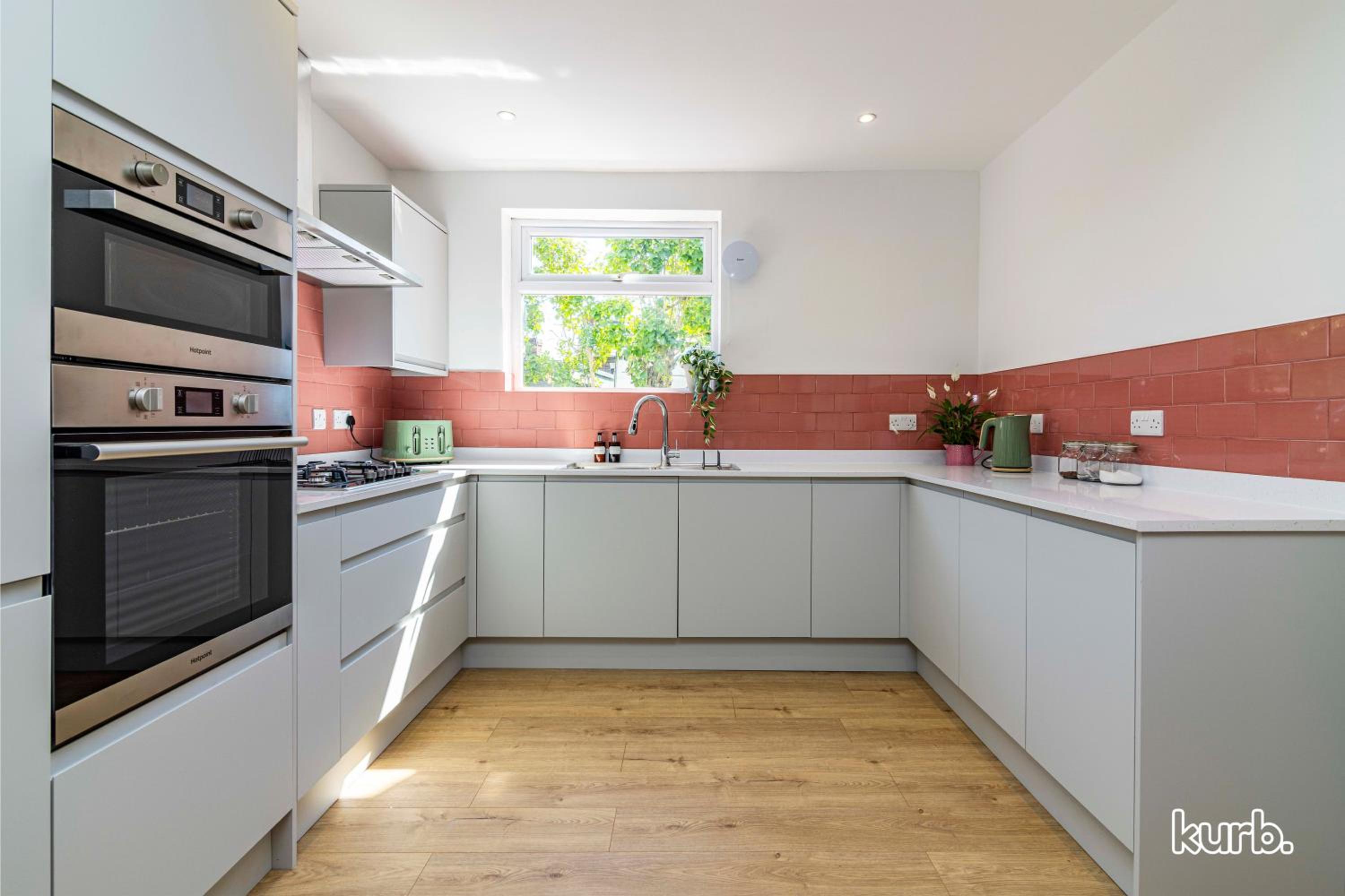 Fern Cottage - 5 bedroom House free Parking view 3