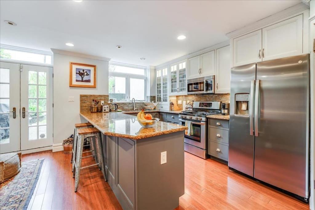 Artist Residence 3 Bedroom Brownstone