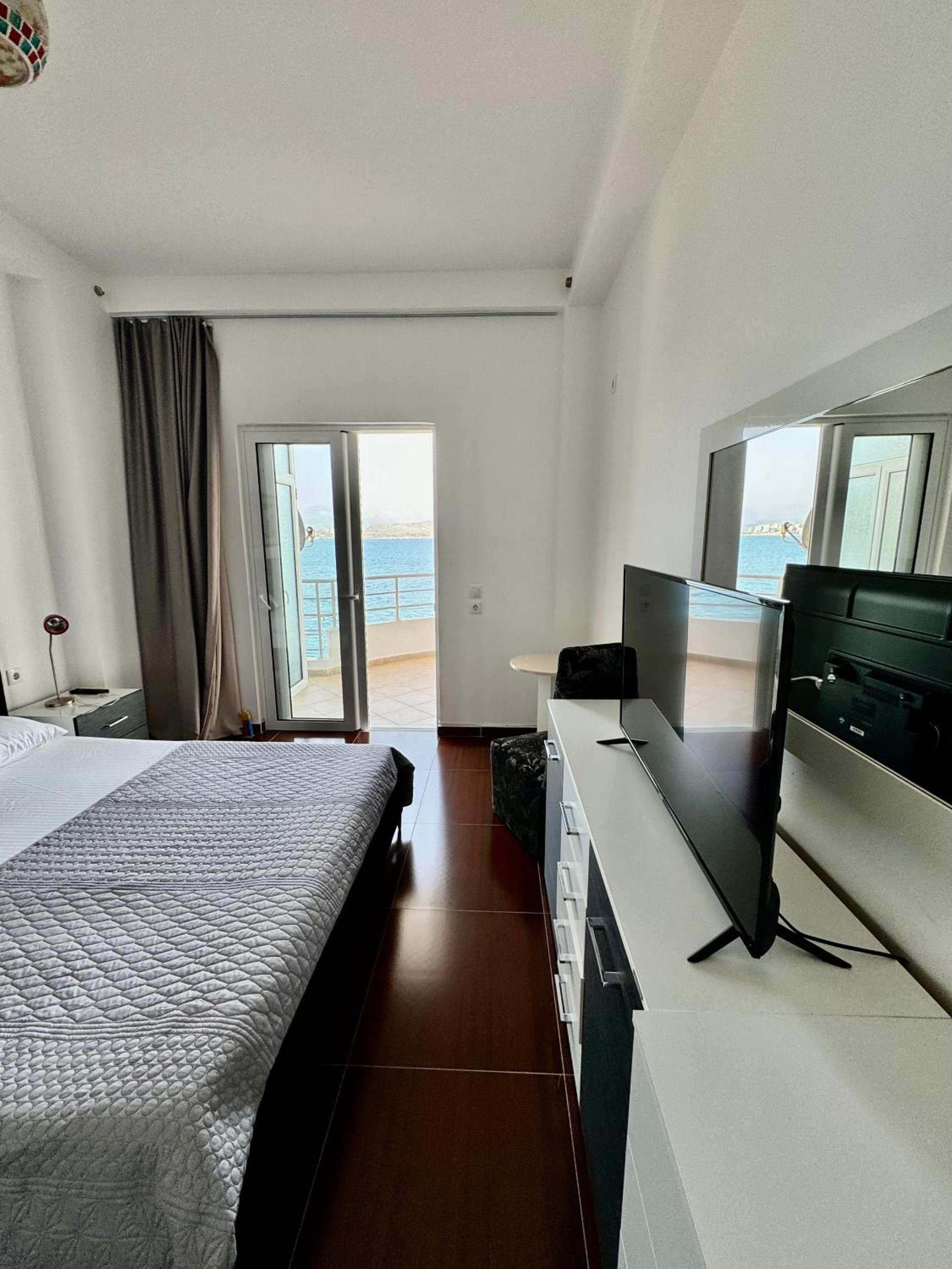 Blue Deluxe Apartment Saranda