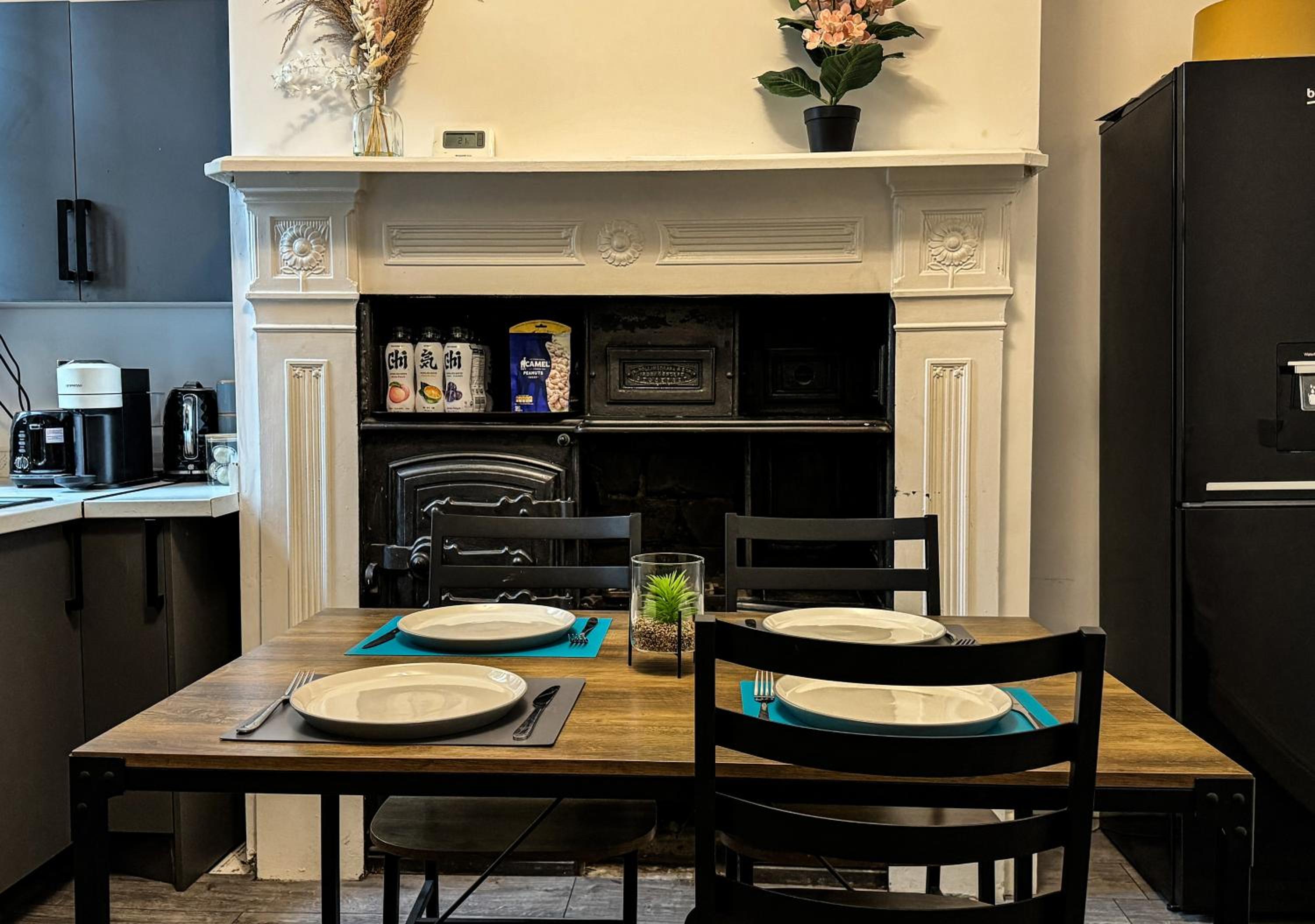 Altrincham Vacations - Lux 4BR, Near airport, Nespresso, 8 bed, WI-FI, free parking - Property Image 1