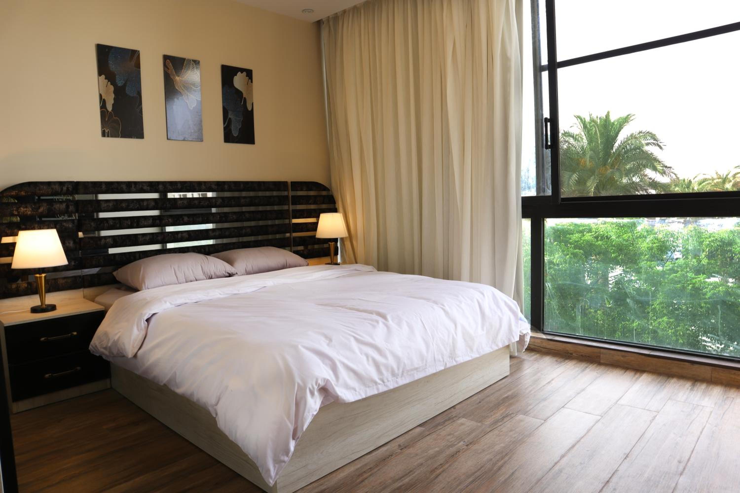 Luxurios 2 Bedrooms Apartment in Lake View Residence