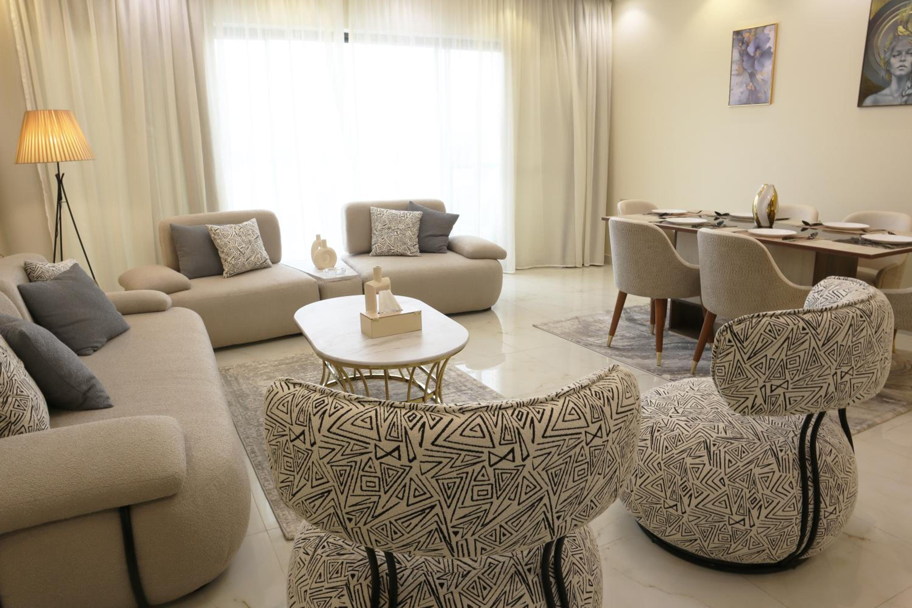 Luxurios 2 Bedrooms Apartment in Lake View Residence