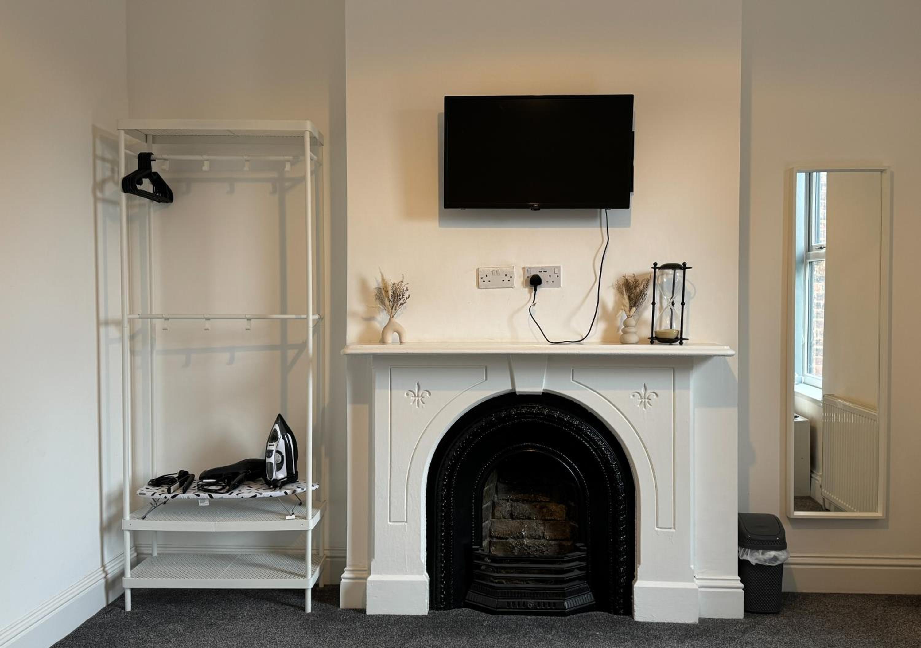 Altrincham Vacations - Lux 4BR, Near airport, Nespresso, 8 bed, WI-FI, free parking - Property Image 25