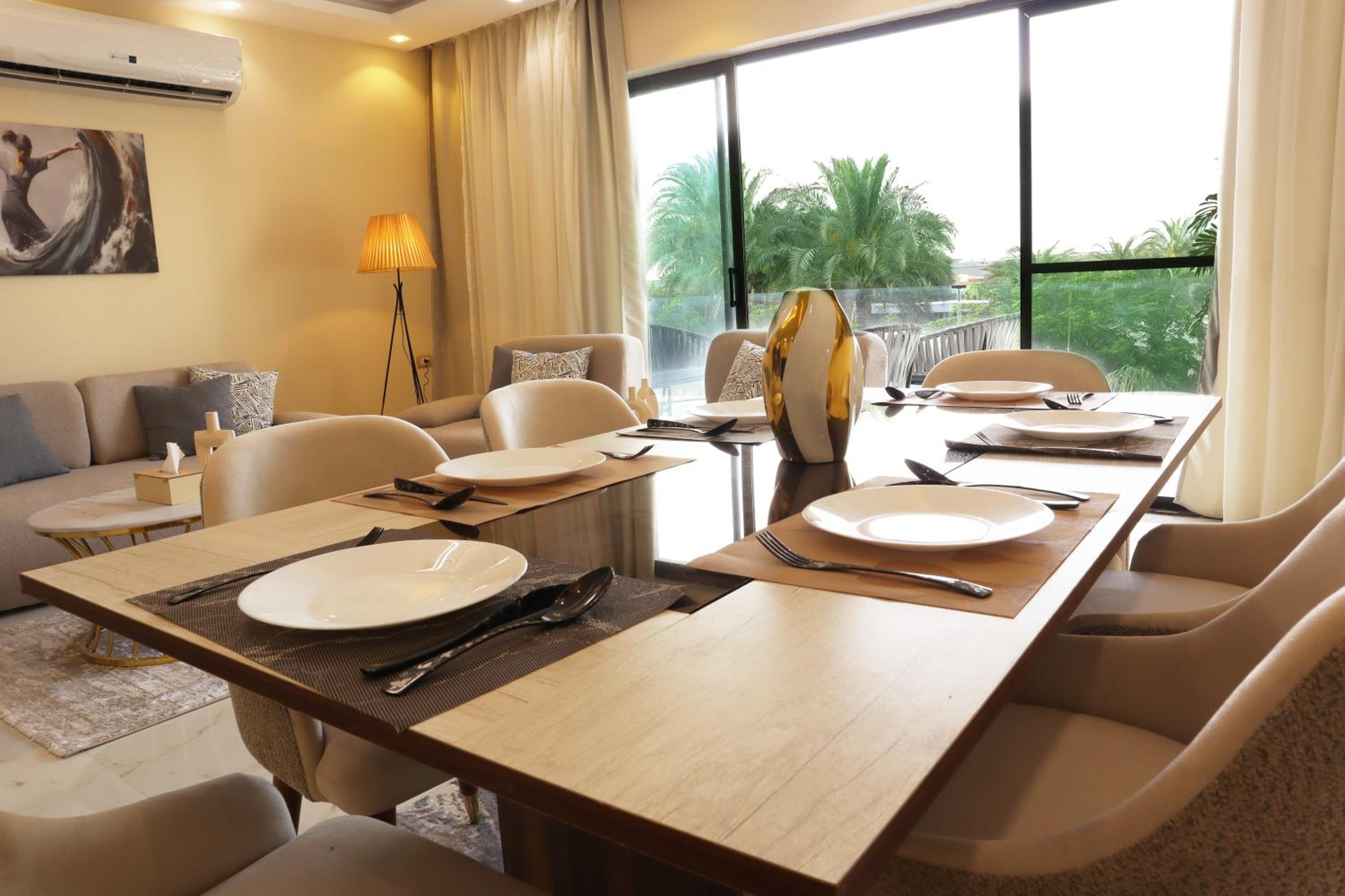 Luxurios 2 Bedrooms Apartment in Lake View Residence