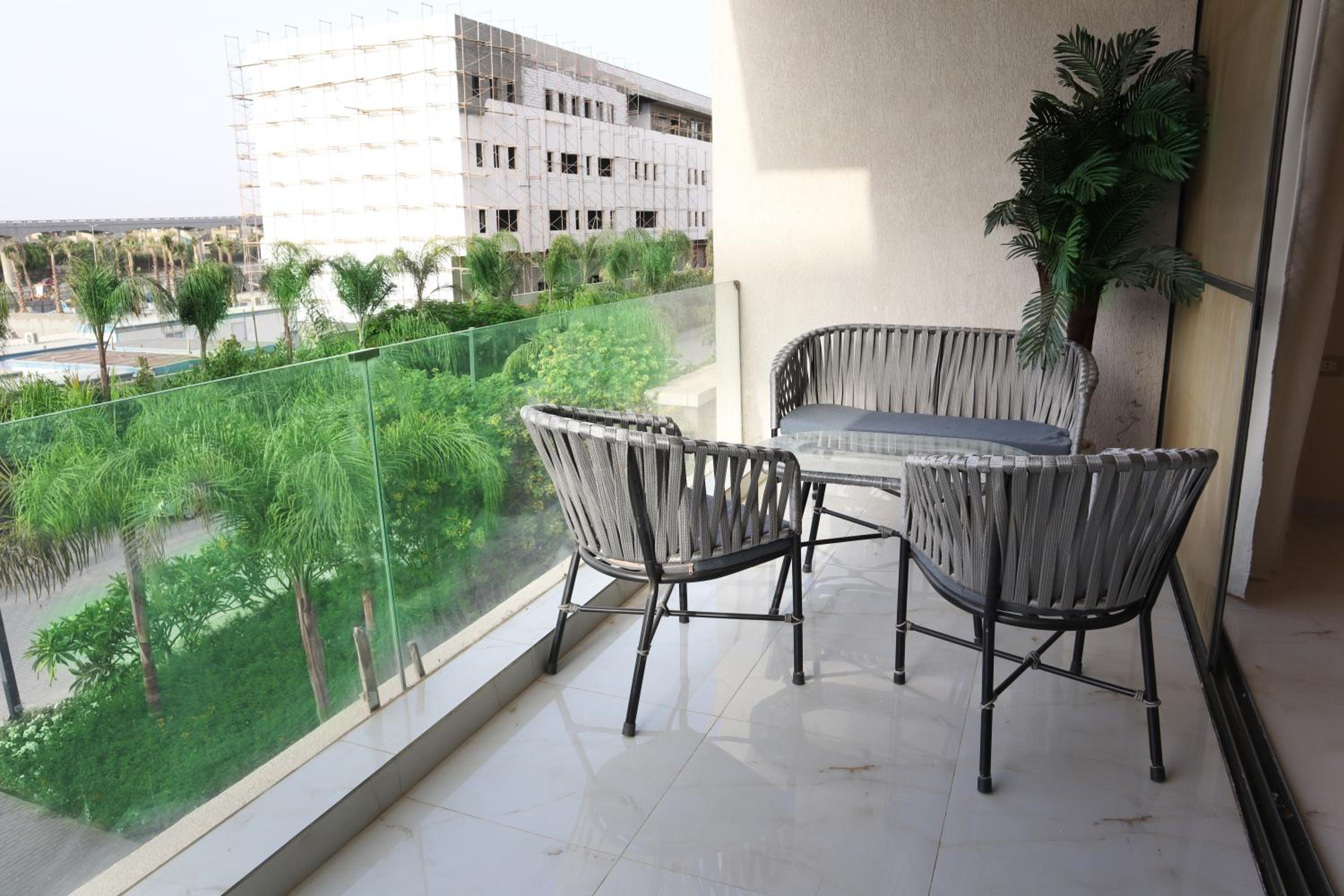 Luxurios 2 Bedrooms Apartment in Lake View Residence