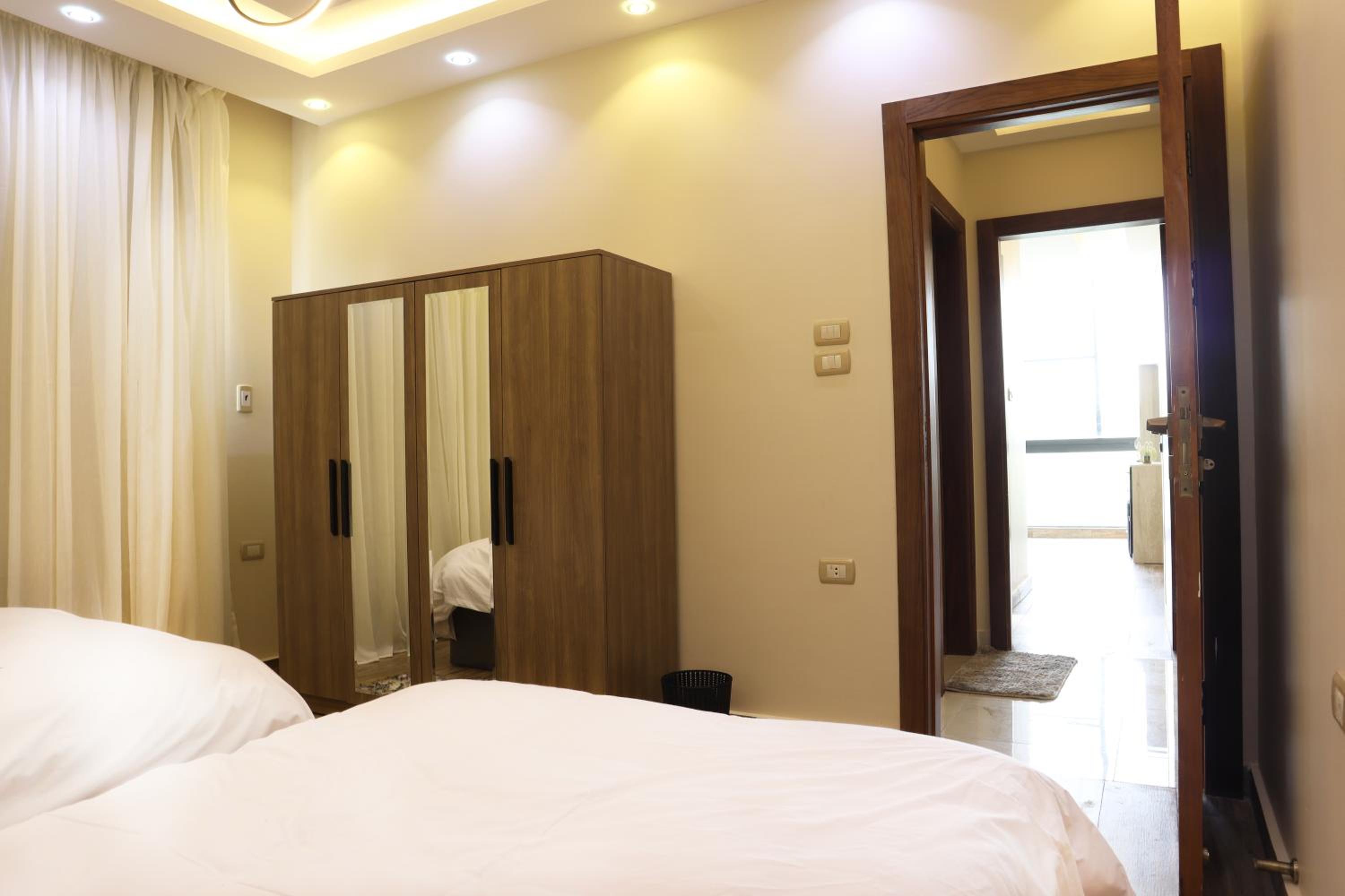 Luxurios 2 Bedrooms Apartment in Lake View Residence