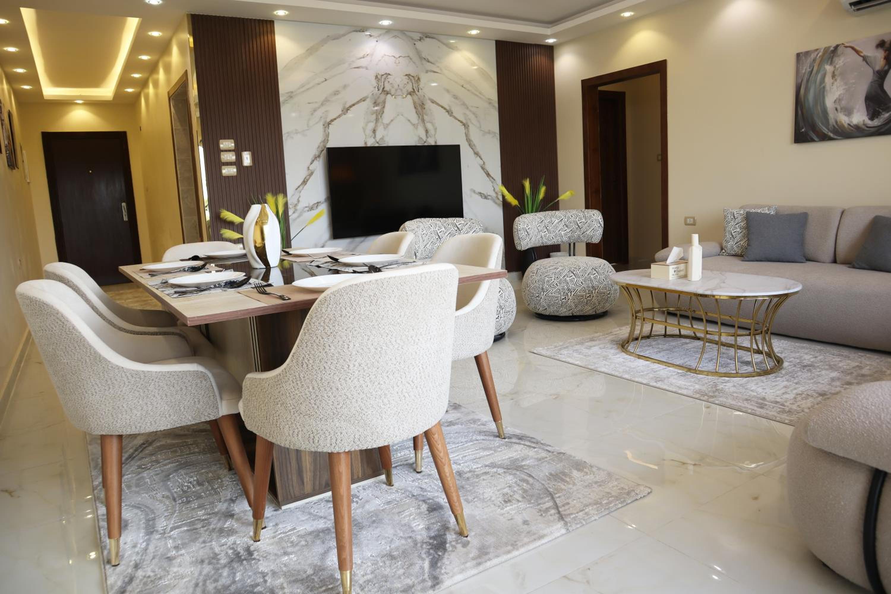 Luxurios 2 Bedrooms Apartment in Lake View Residence