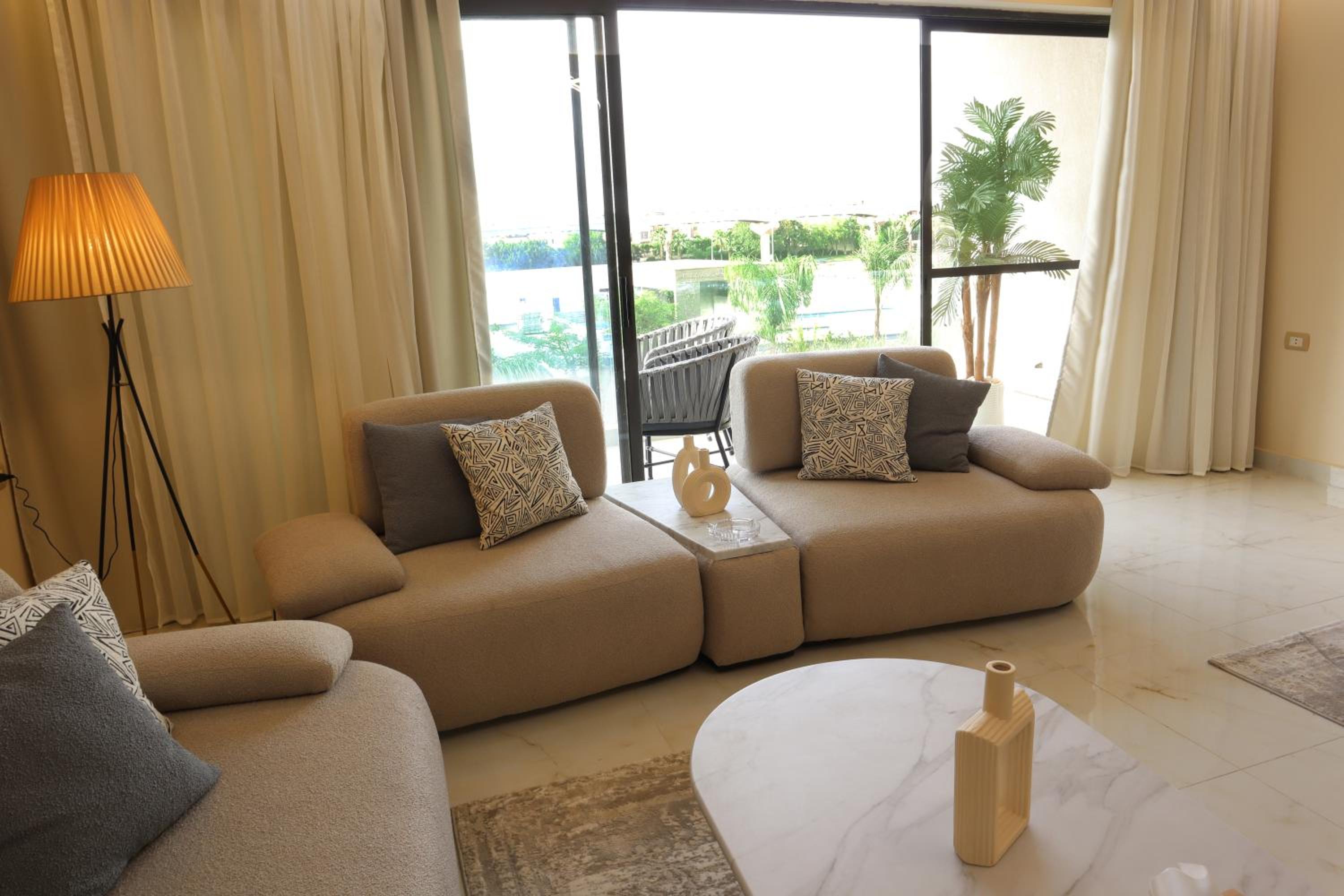 Luxurios 2 Bedrooms Apartment in Lake View Residence