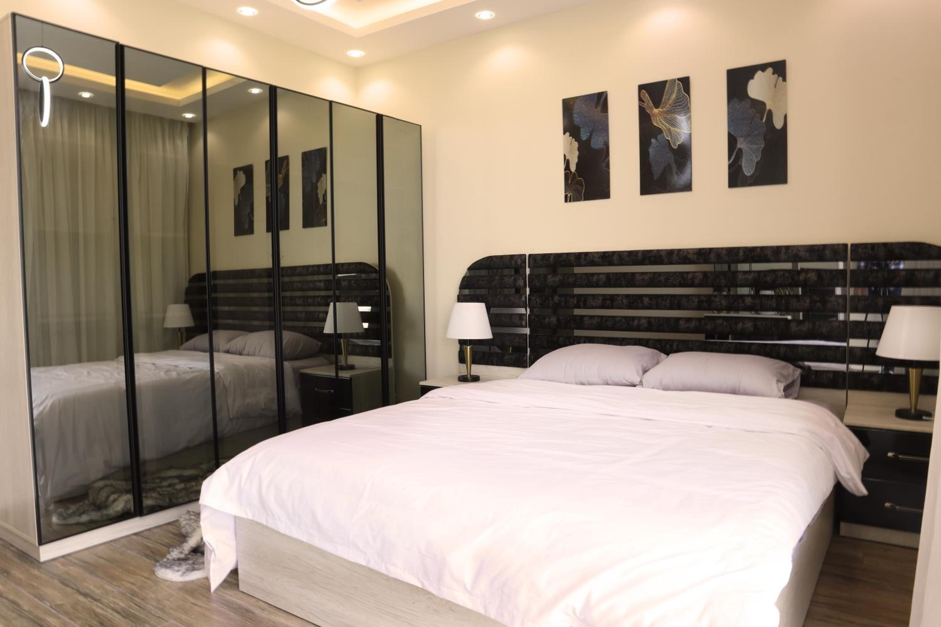 Luxurios 2 Bedrooms Apartment in Lake View Residence