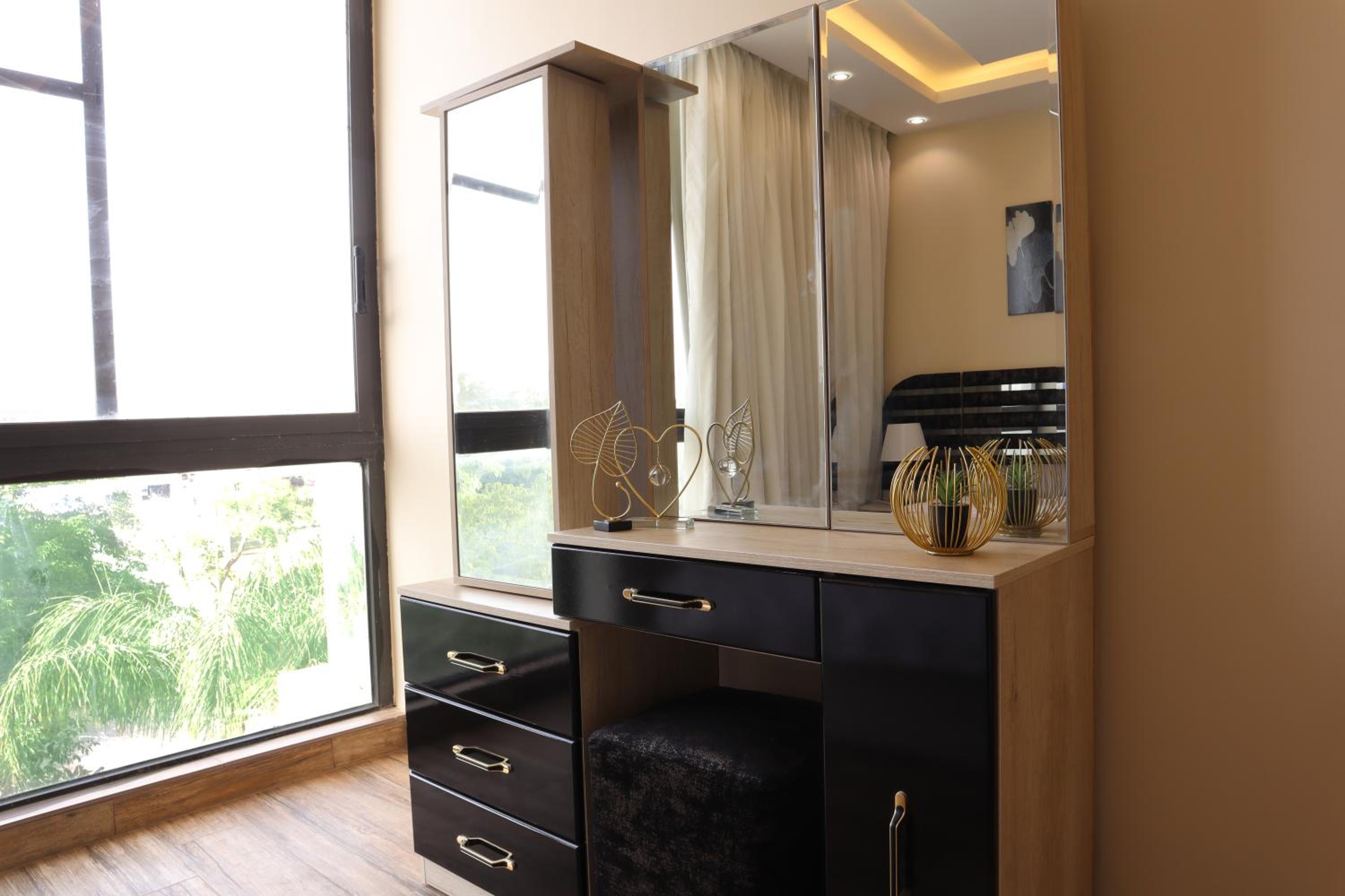 Luxurios 2 Bedrooms Apartment in Lake View Residence