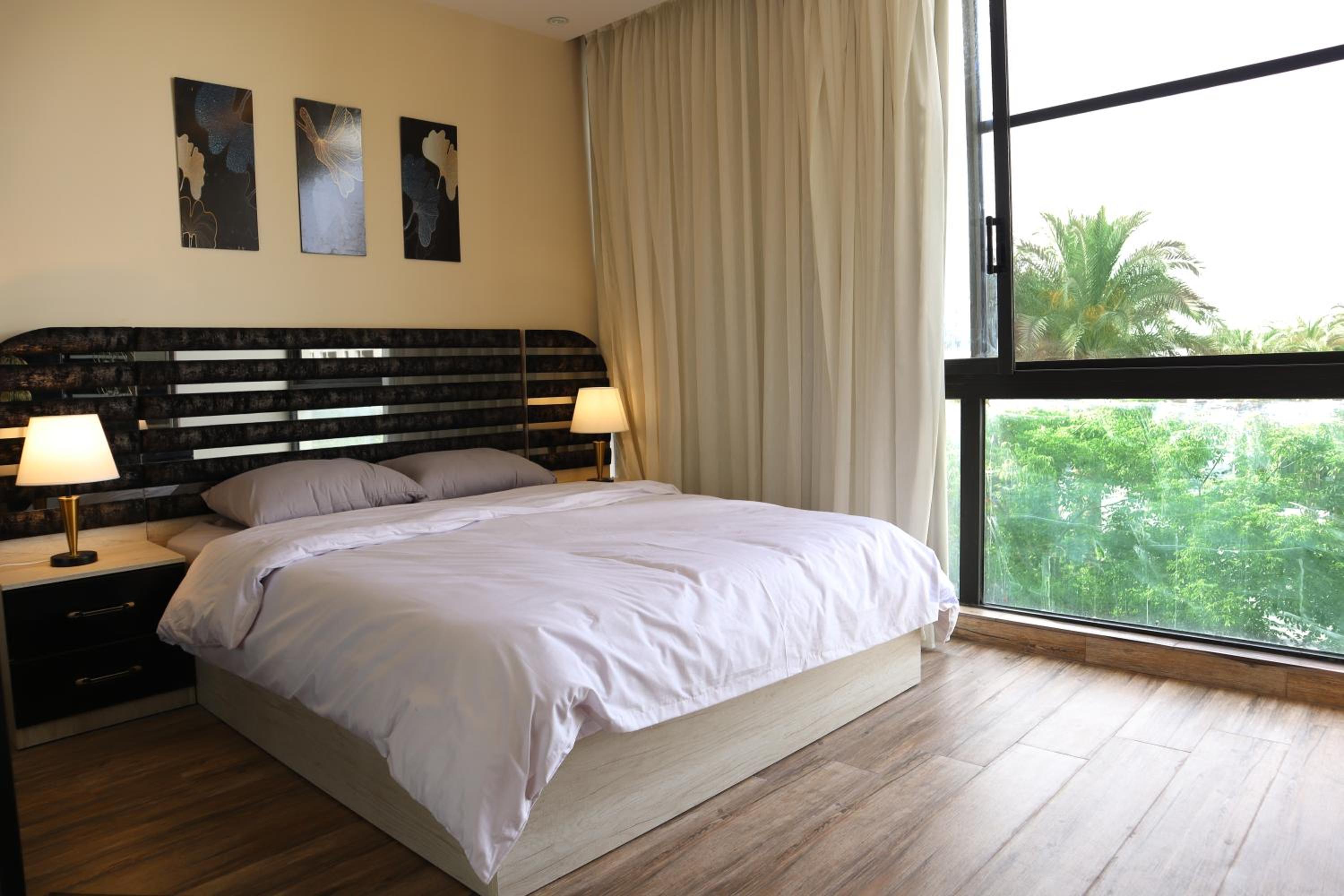 Luxurios 2 Bedrooms Apartment in Lake View Residence