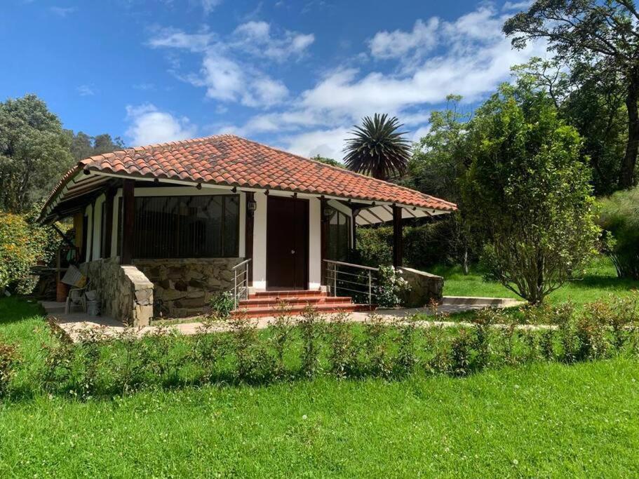 Acogedora casa de huéspedes en Pasto con chimenea interior