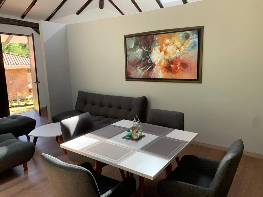 Acogedora casa de huéspedes en Pasto con chimenea interior