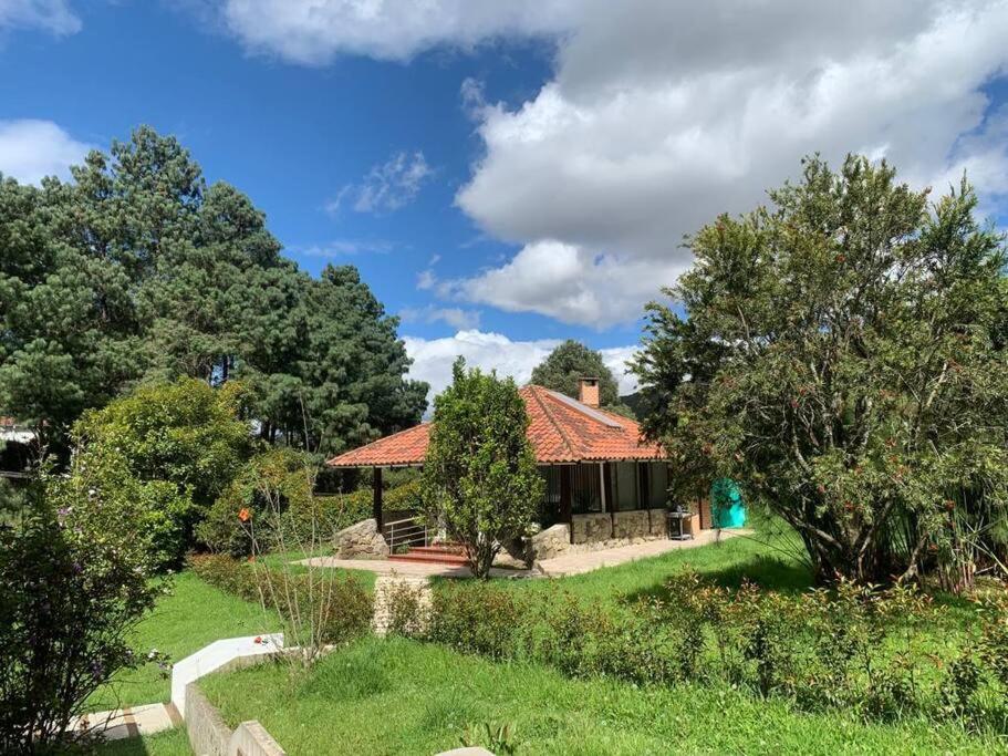 Acogedora casa de huéspedes en Pasto con chimenea interior