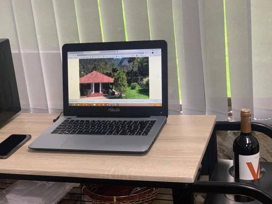 Acogedora casa de huéspedes en Pasto con chimenea interior