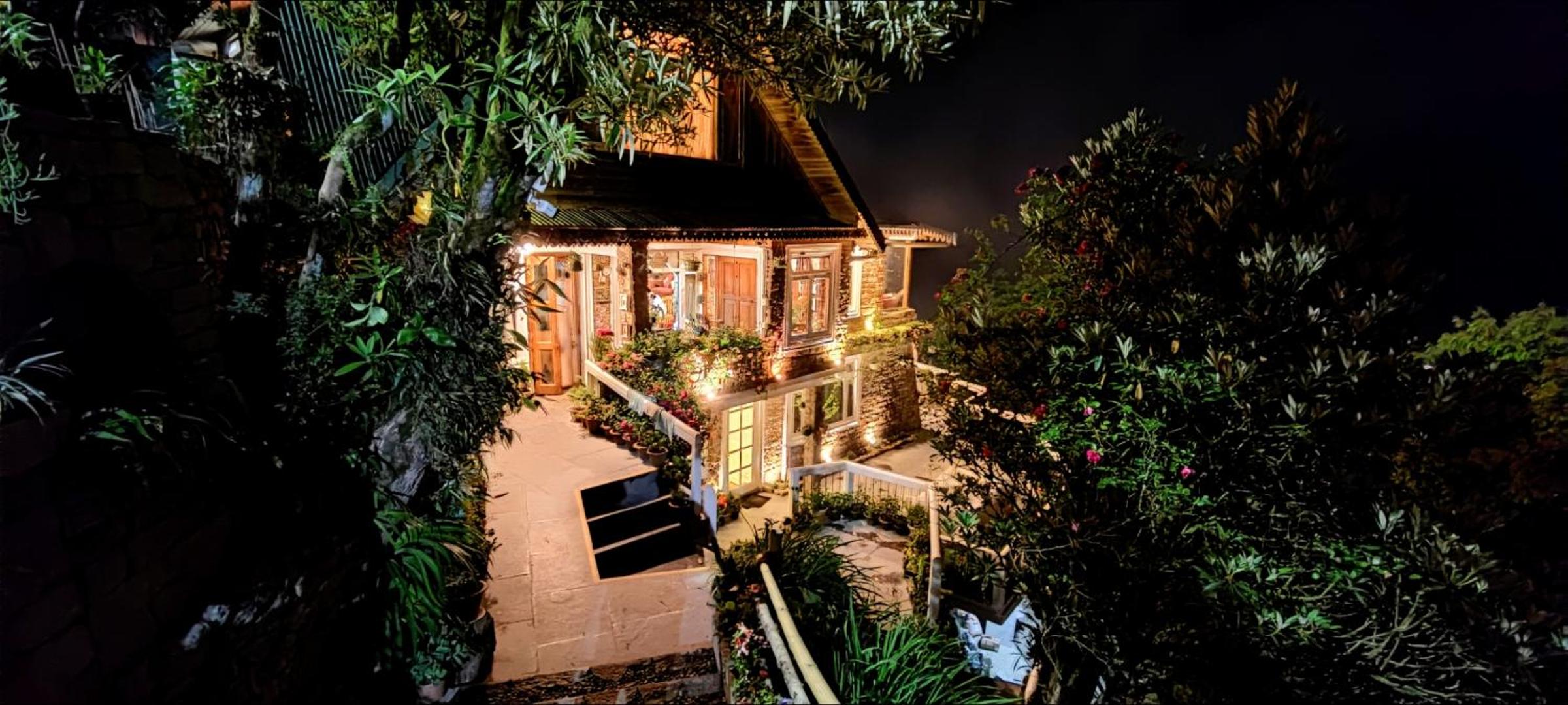 THE ENGLISH COTTAGE