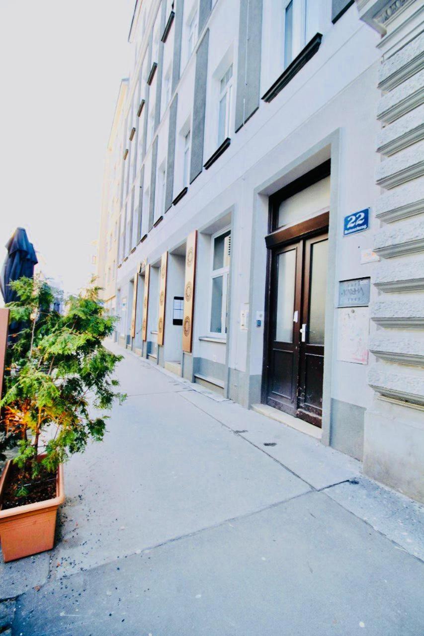 Spacious 2BR 1LR Apt 10 Min to St Stephen