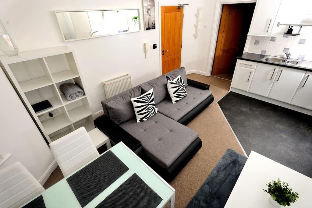 Urban Pearl - Modern 1 bed Flat view 2