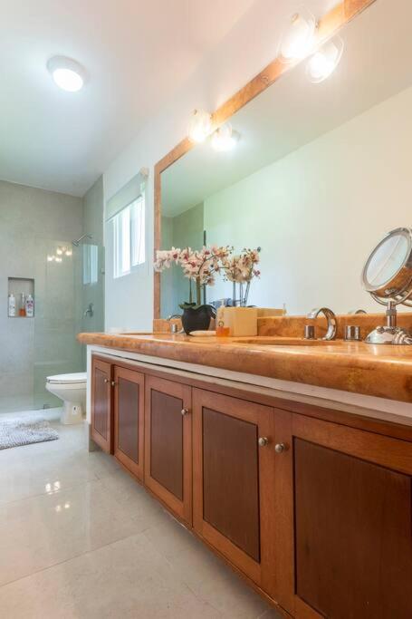 Stunning condo in excellent location