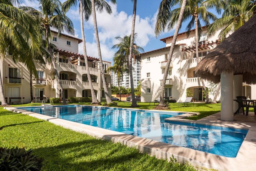 Stunning condo in excellent location