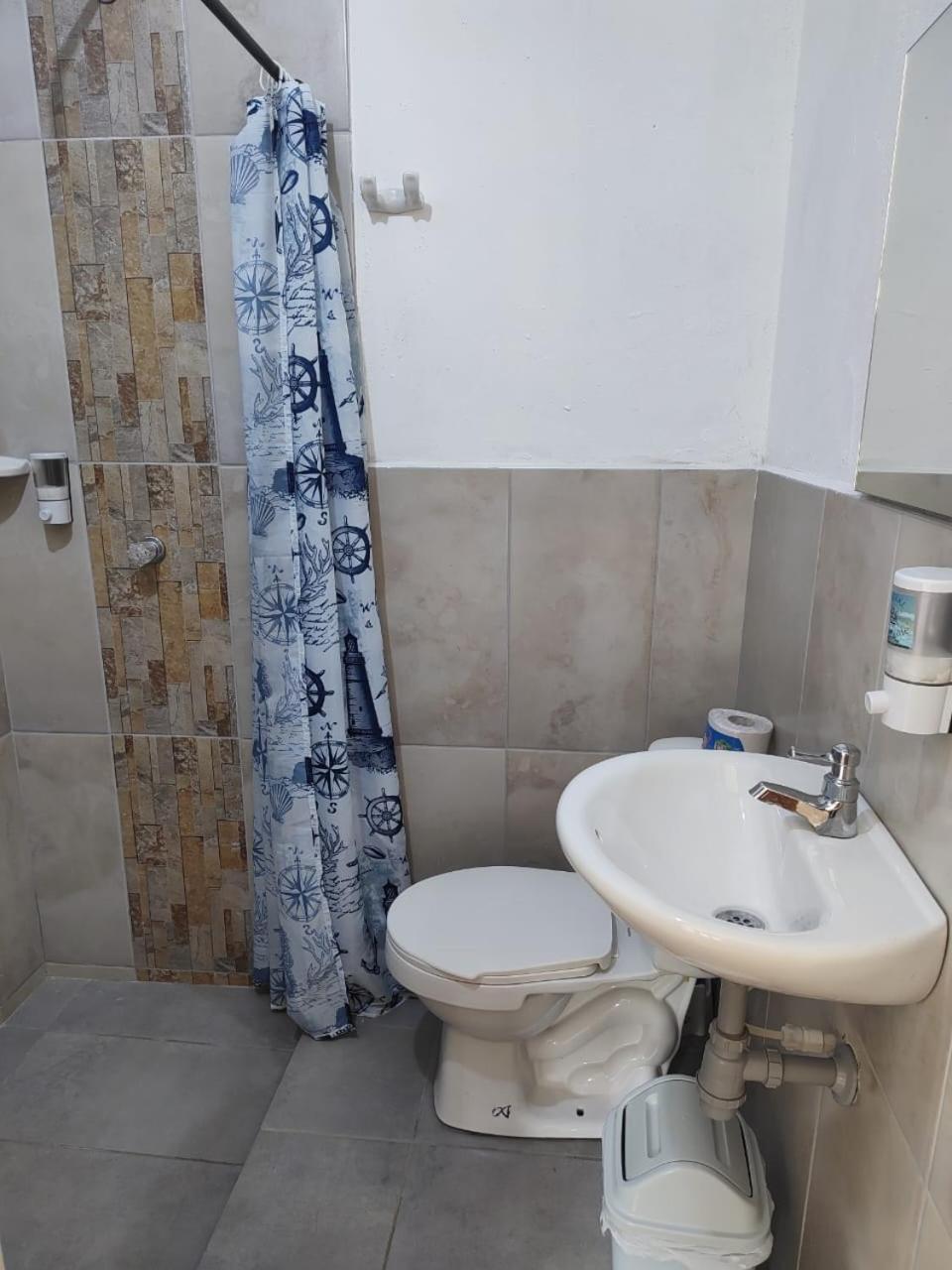Hostal Rojoyale