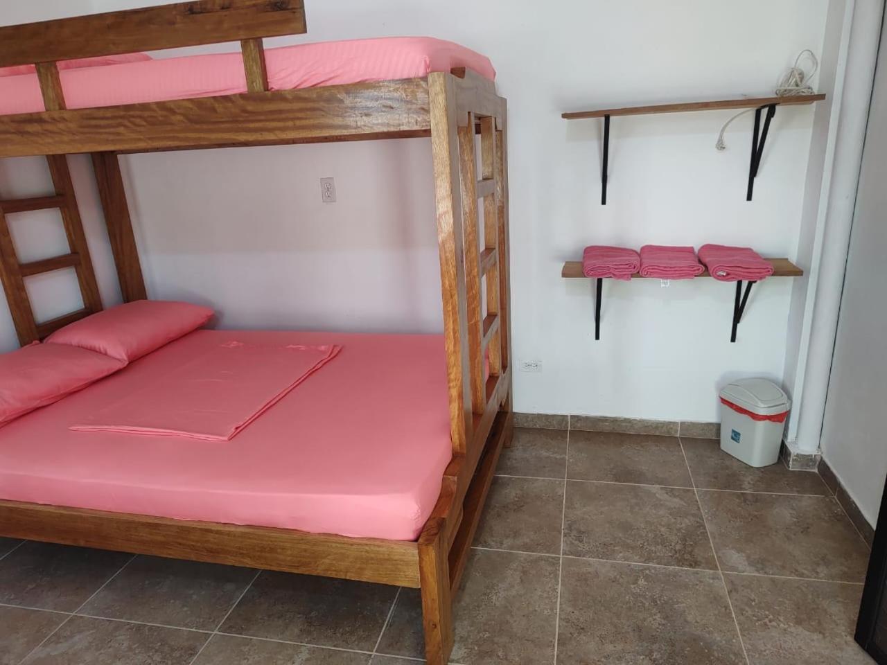 Hostal Rojoyale