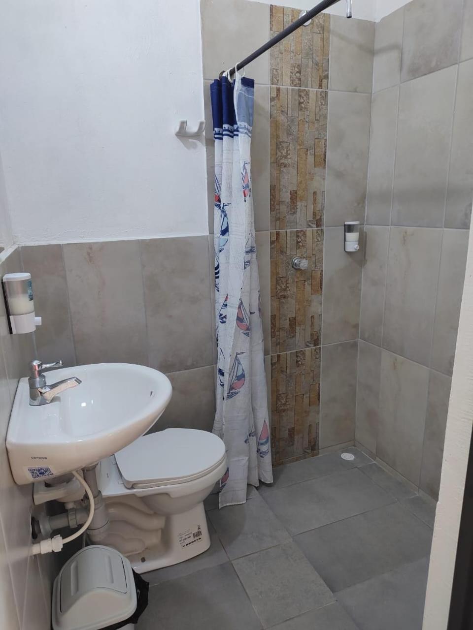 Hostal Rojoyale
