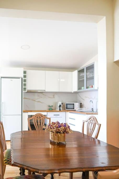Renovated Traditional House w 3BR & Outdoor Space view 2
