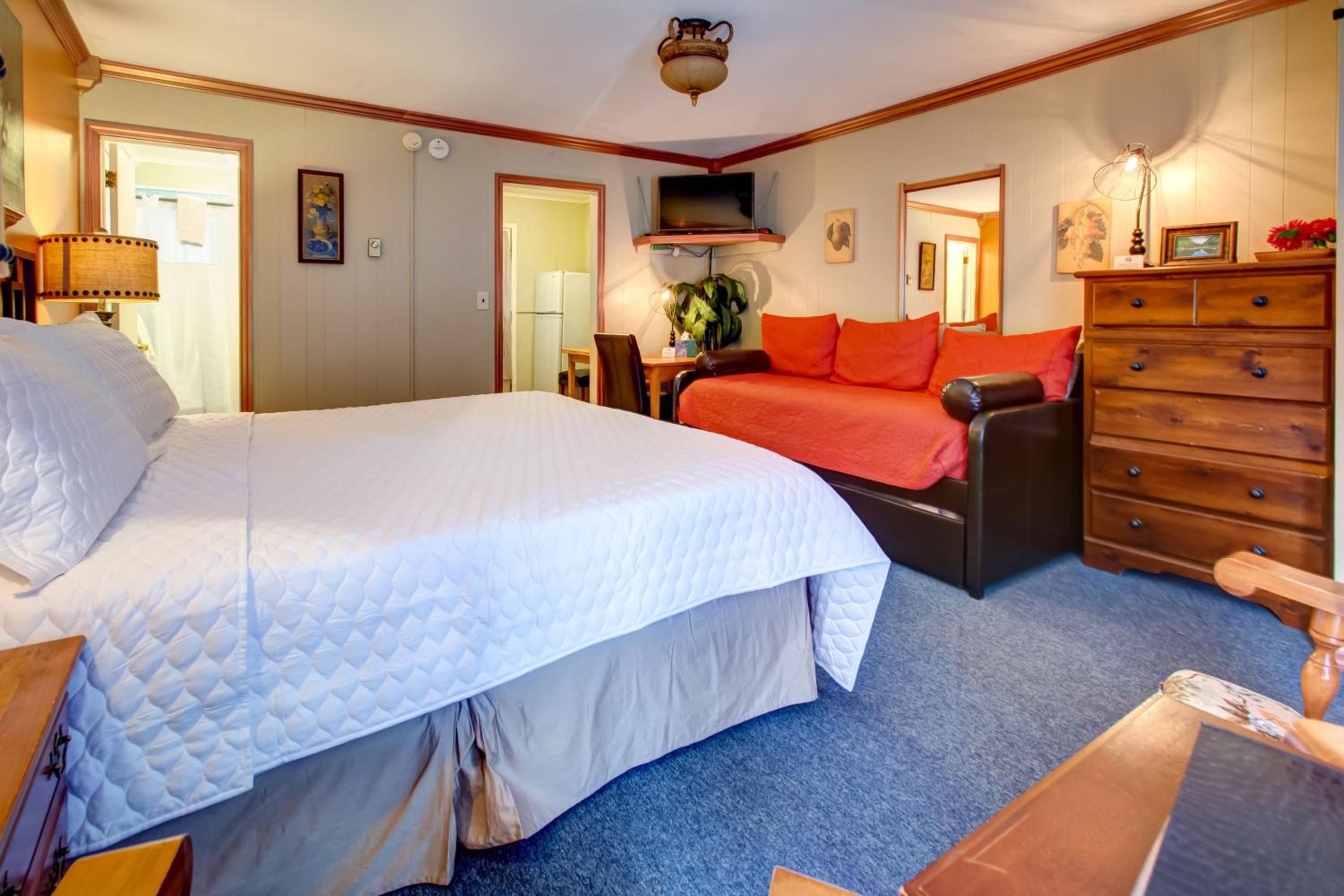 Starlite Motel & Suites