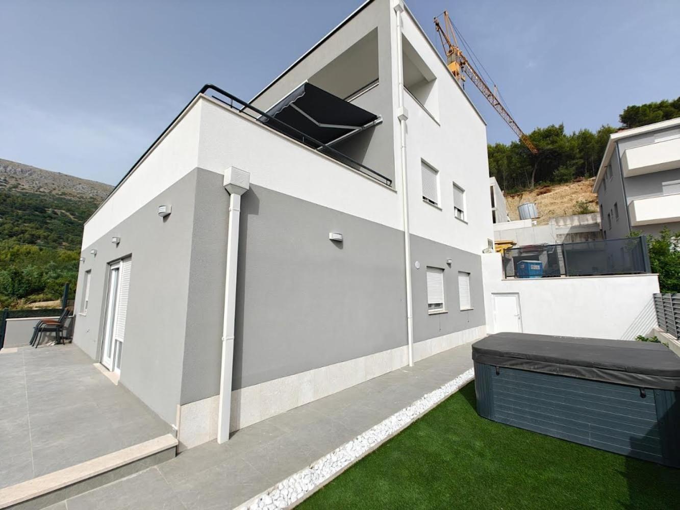 Villa Diva DI with private pool and jacuzzi view 5