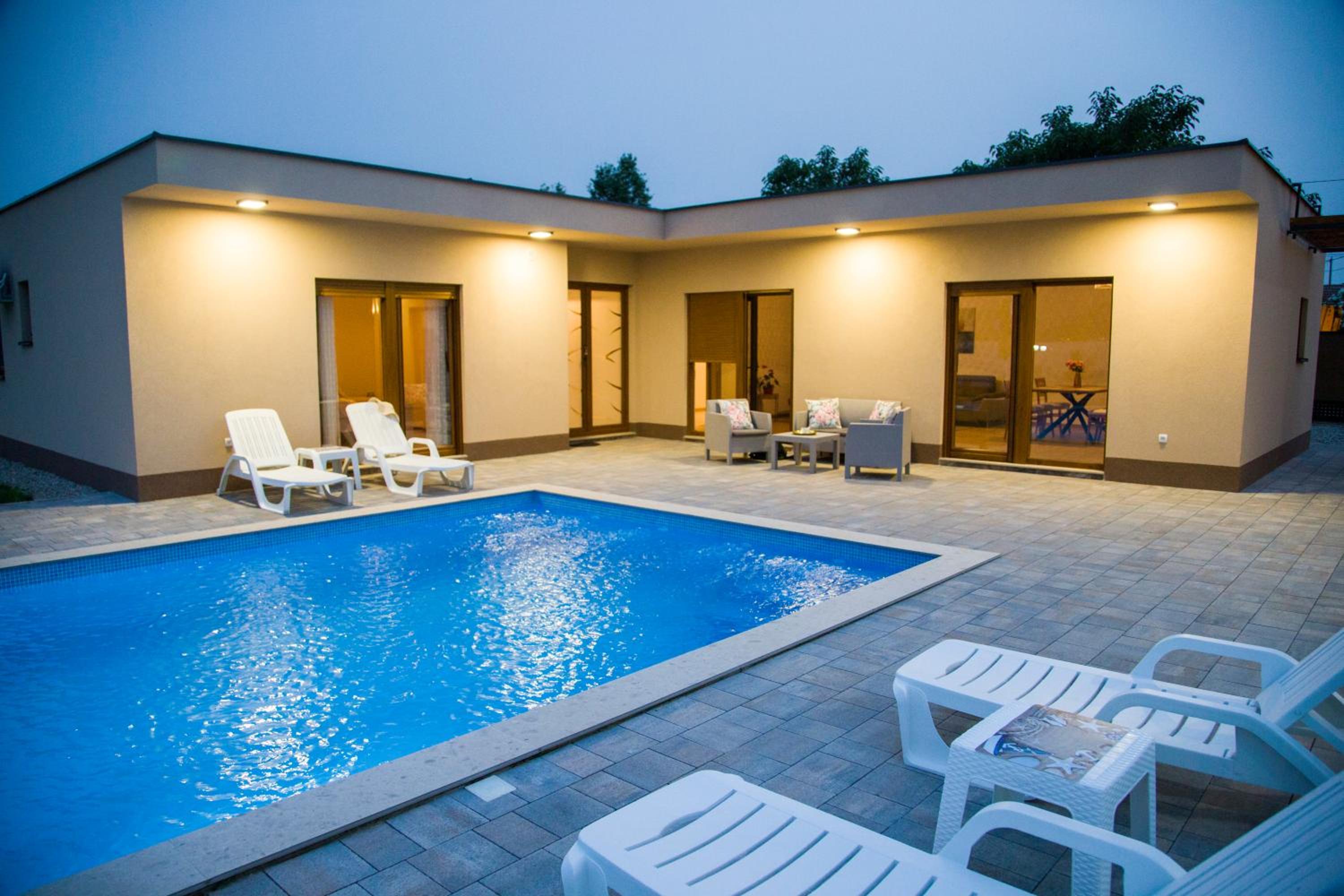 Luxury Villa G Residency