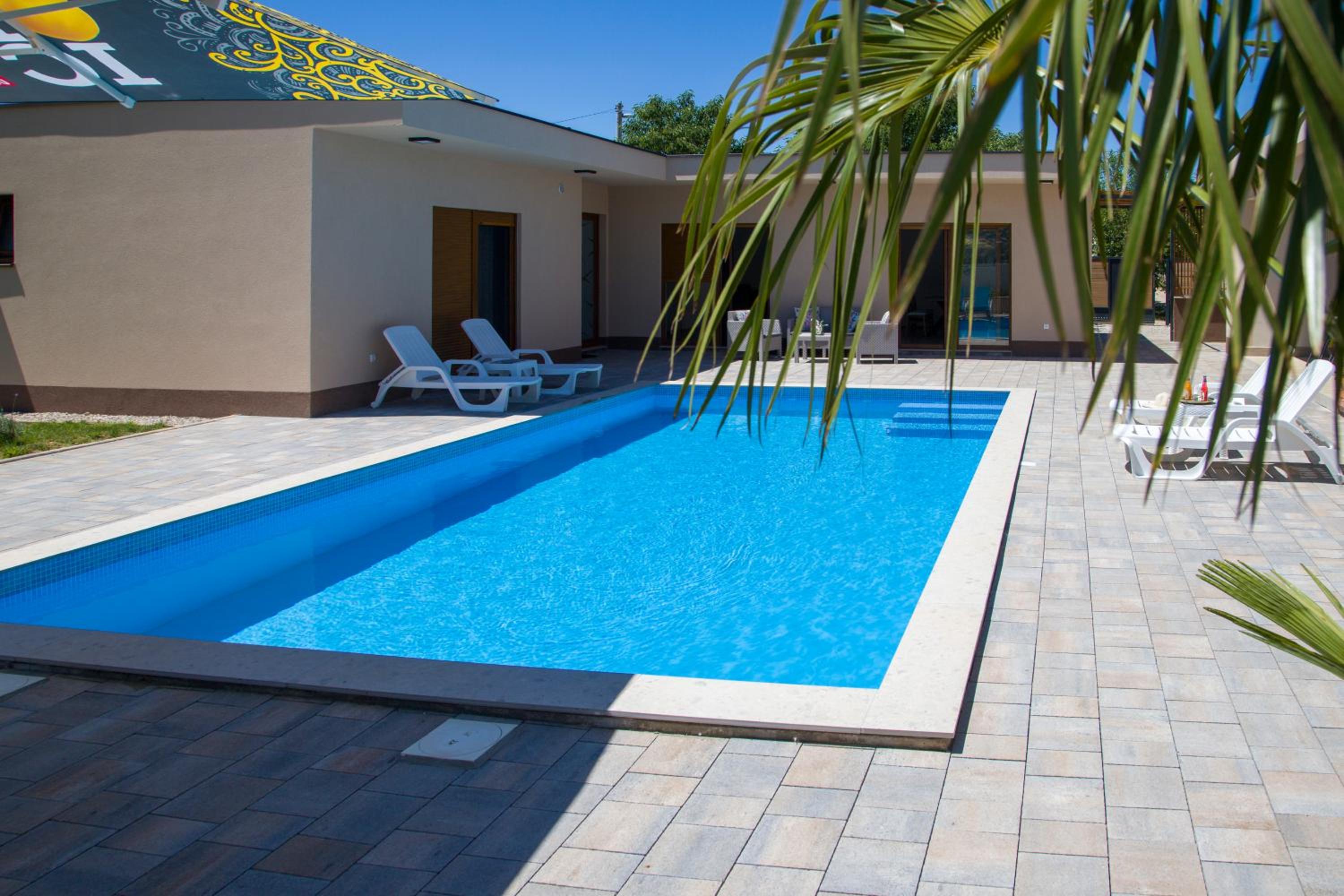Luxury Villa G Residency