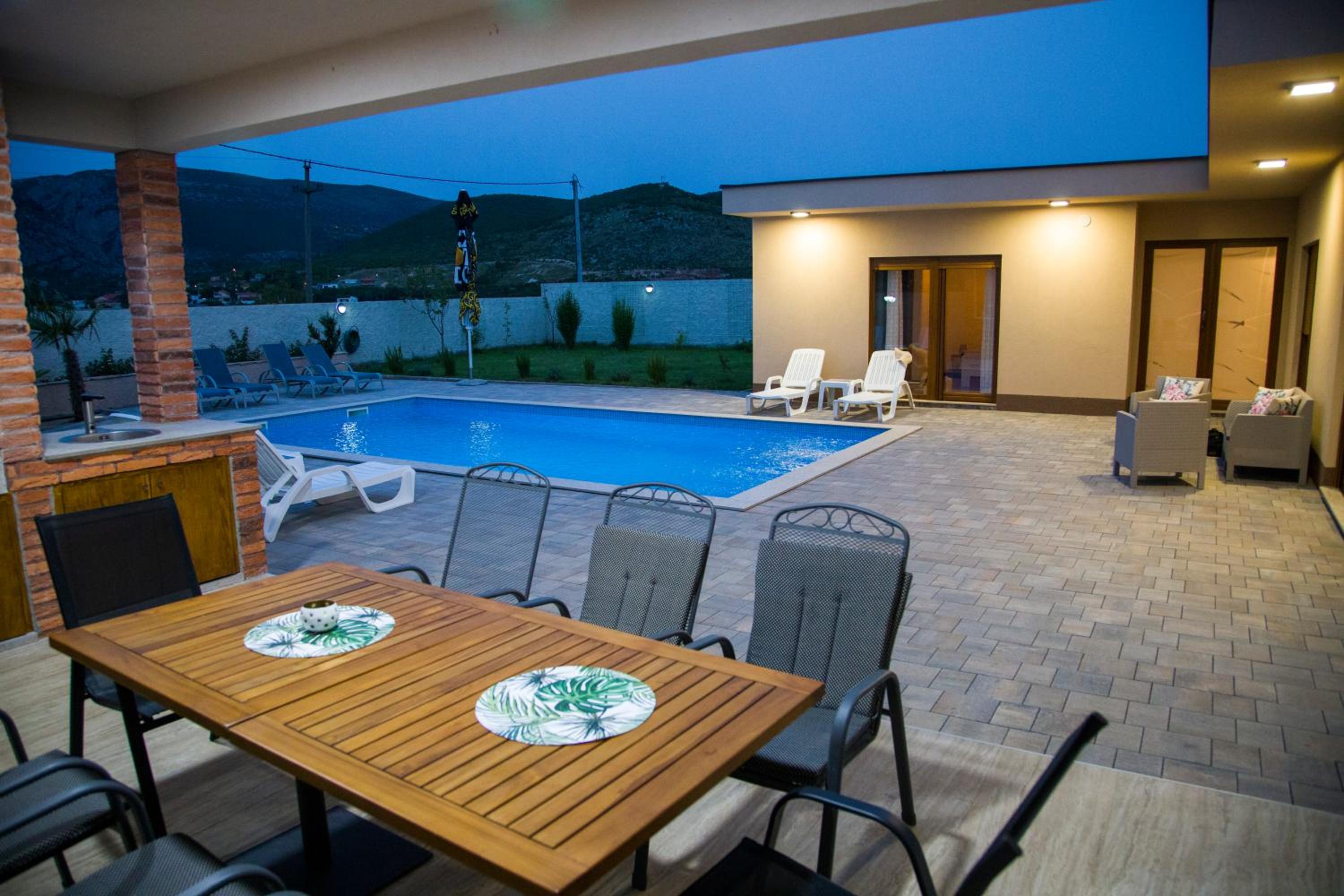 Luxury Villa G Residency