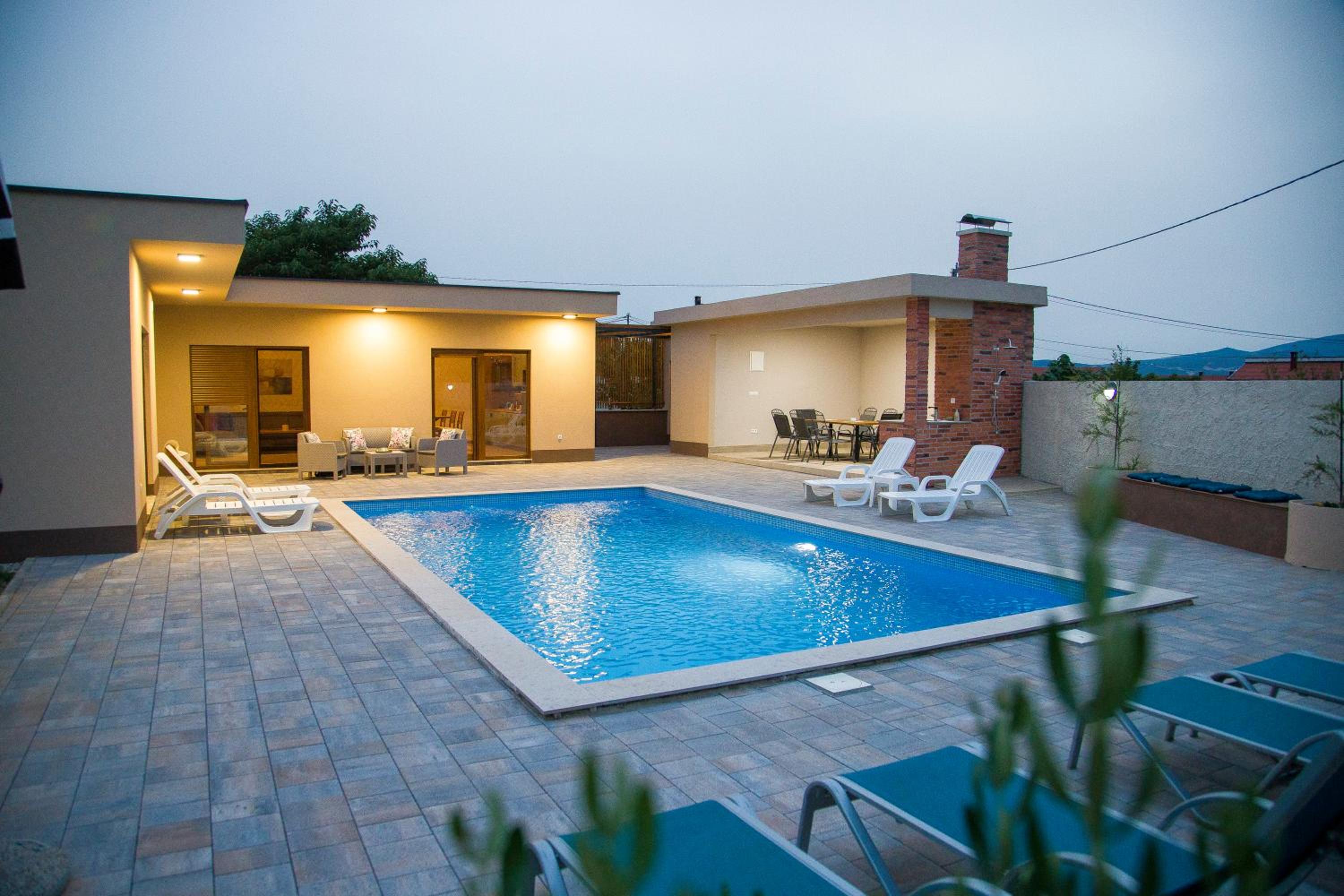 Luxury Villa G Residency