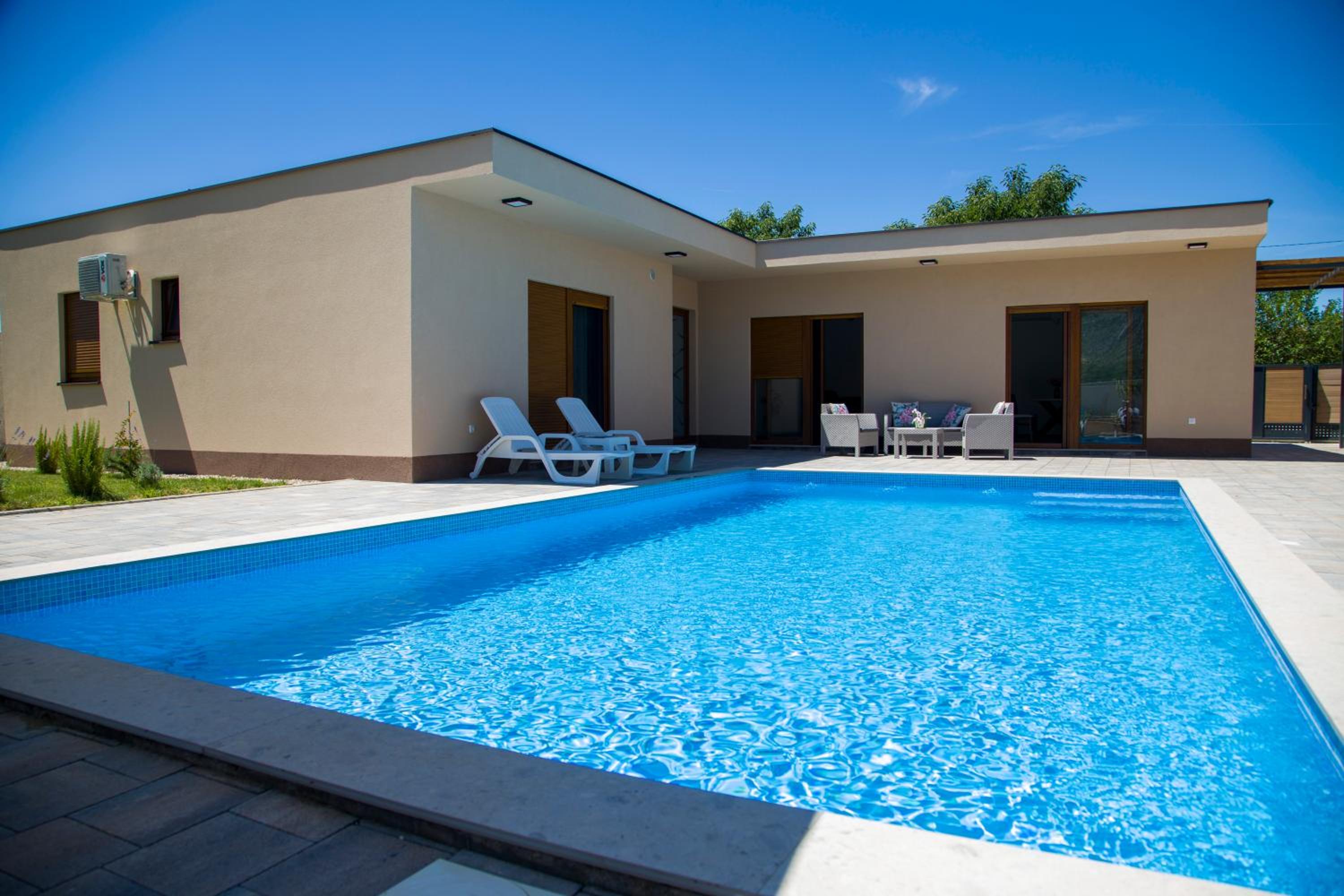Luxury Villa G Residency