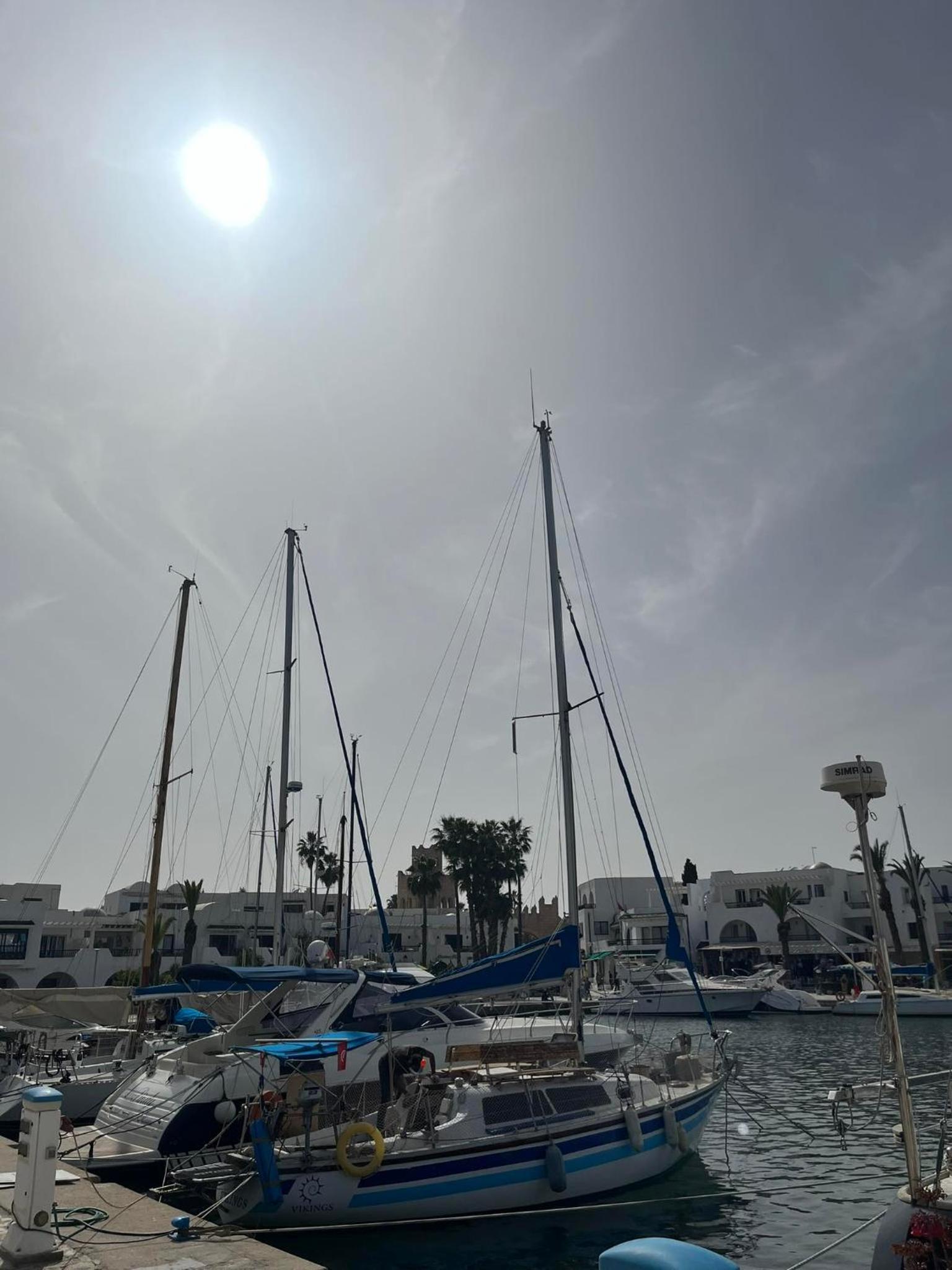 Bungalow avec salon, une chambre, et balcon avec vue sur le port à Port El Kantaoui, Sousse view 4