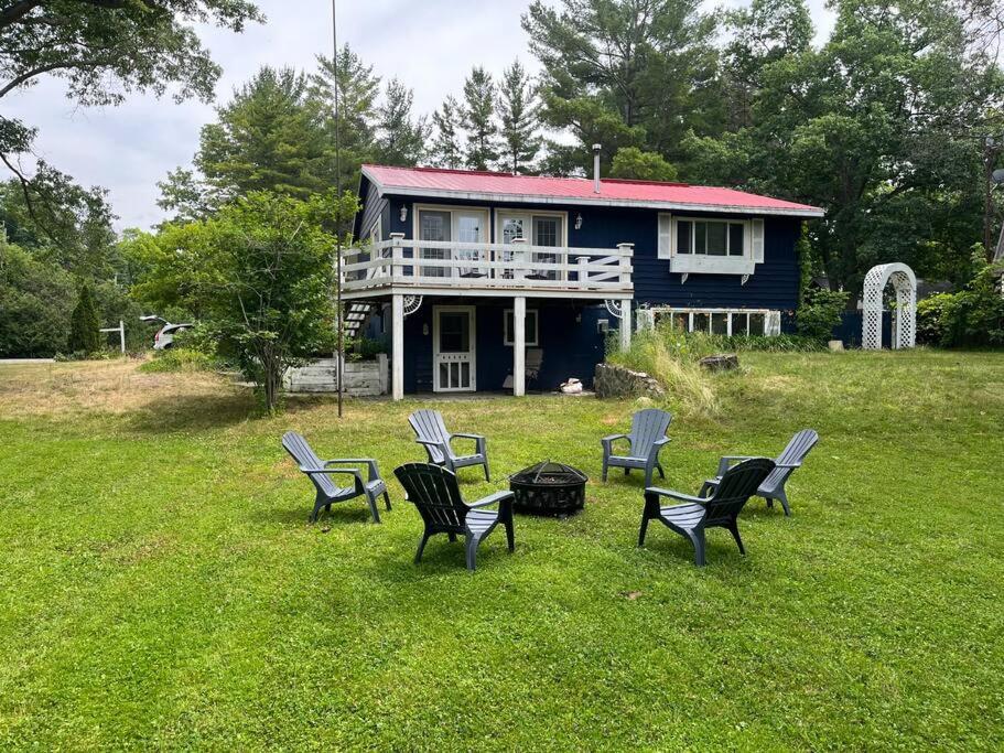Blue cottage in Port Franks