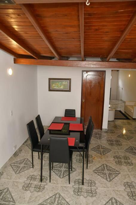 Casa cerca al Club el Rodeo y centro deportivo