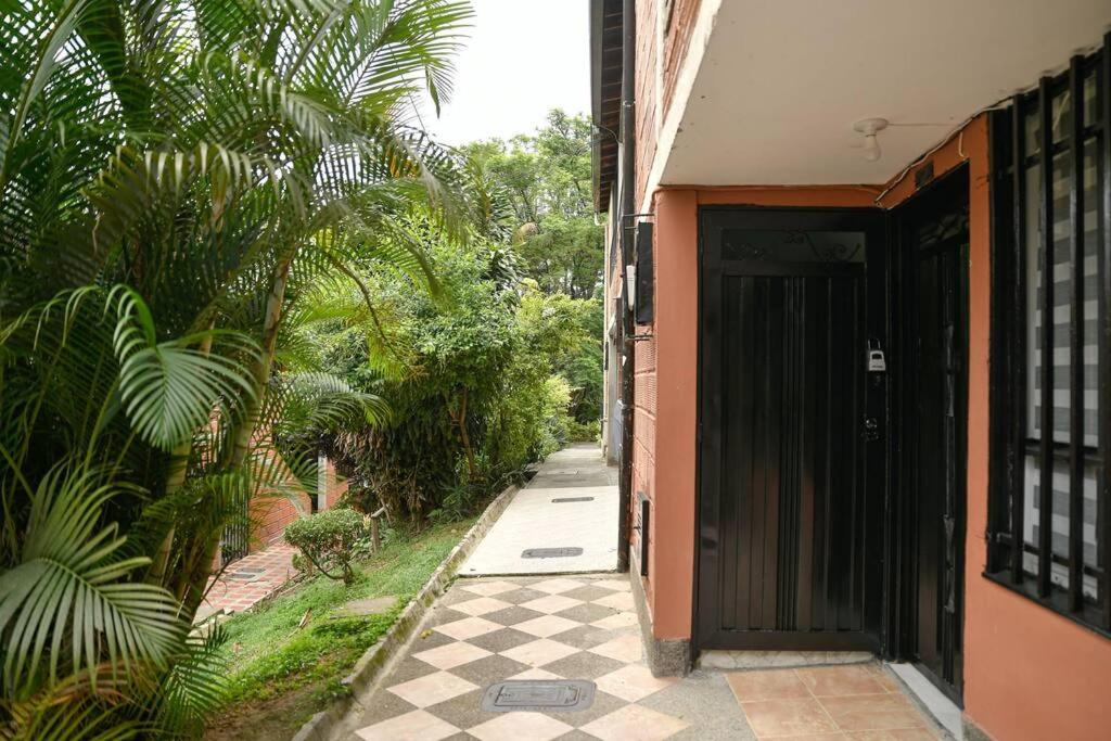 Casa cerca al Club el Rodeo y centro deportivo