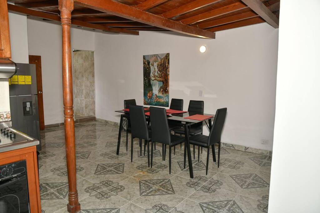 Casa cerca al Club el Rodeo y centro deportivo