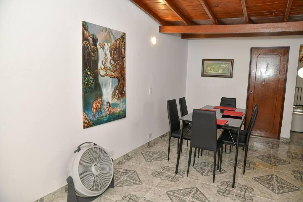 Casa cerca al Club el Rodeo y centro deportivo