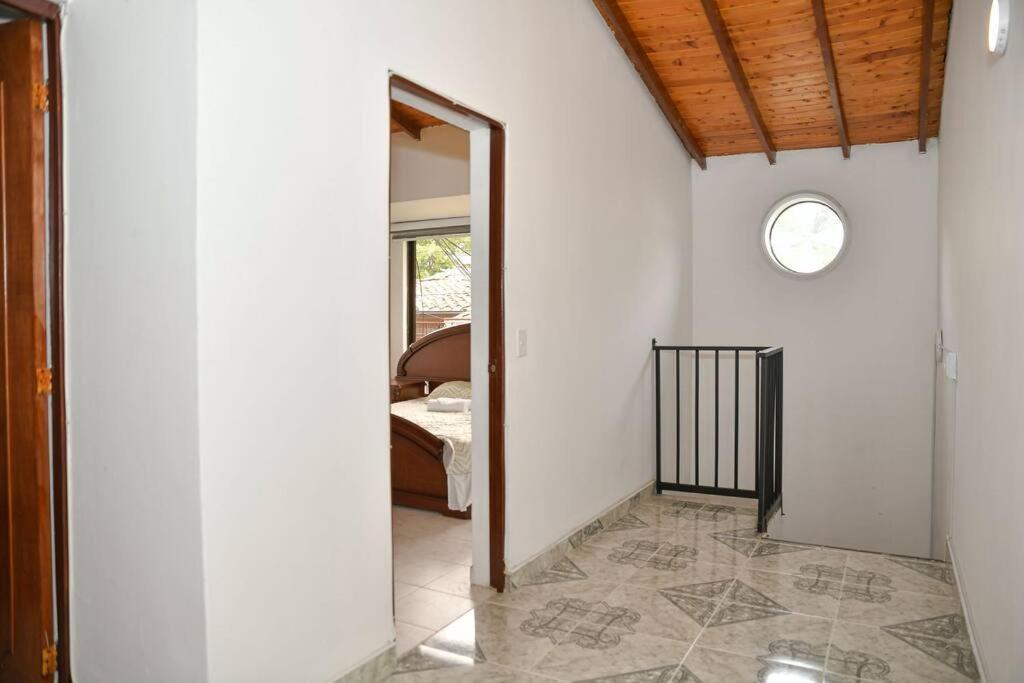 Casa cerca al Club el Rodeo y centro deportivo