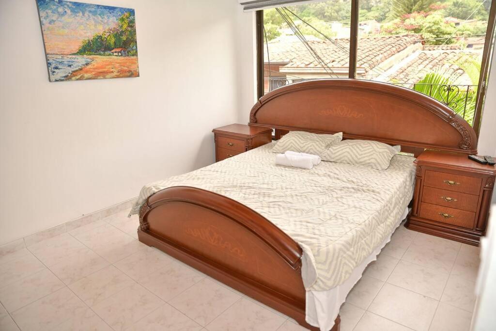 Casa cerca al Club el Rodeo y centro deportivo