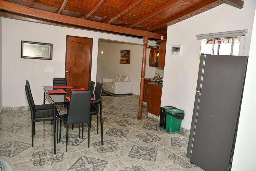 Casa cerca al Club el Rodeo y centro deportivo