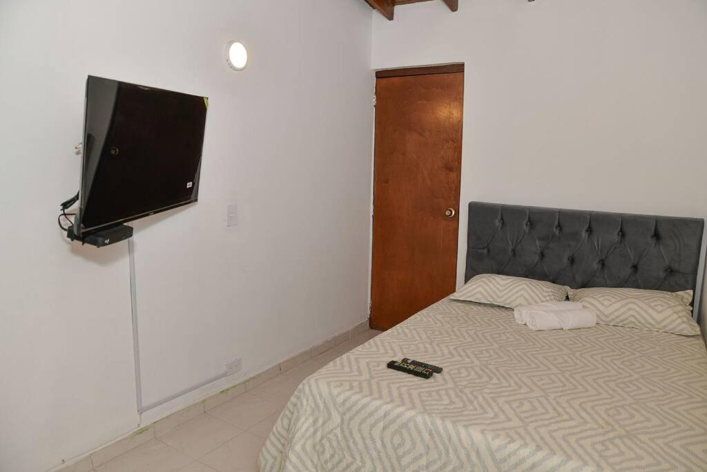 Casa cerca al Club el Rodeo y centro deportivo