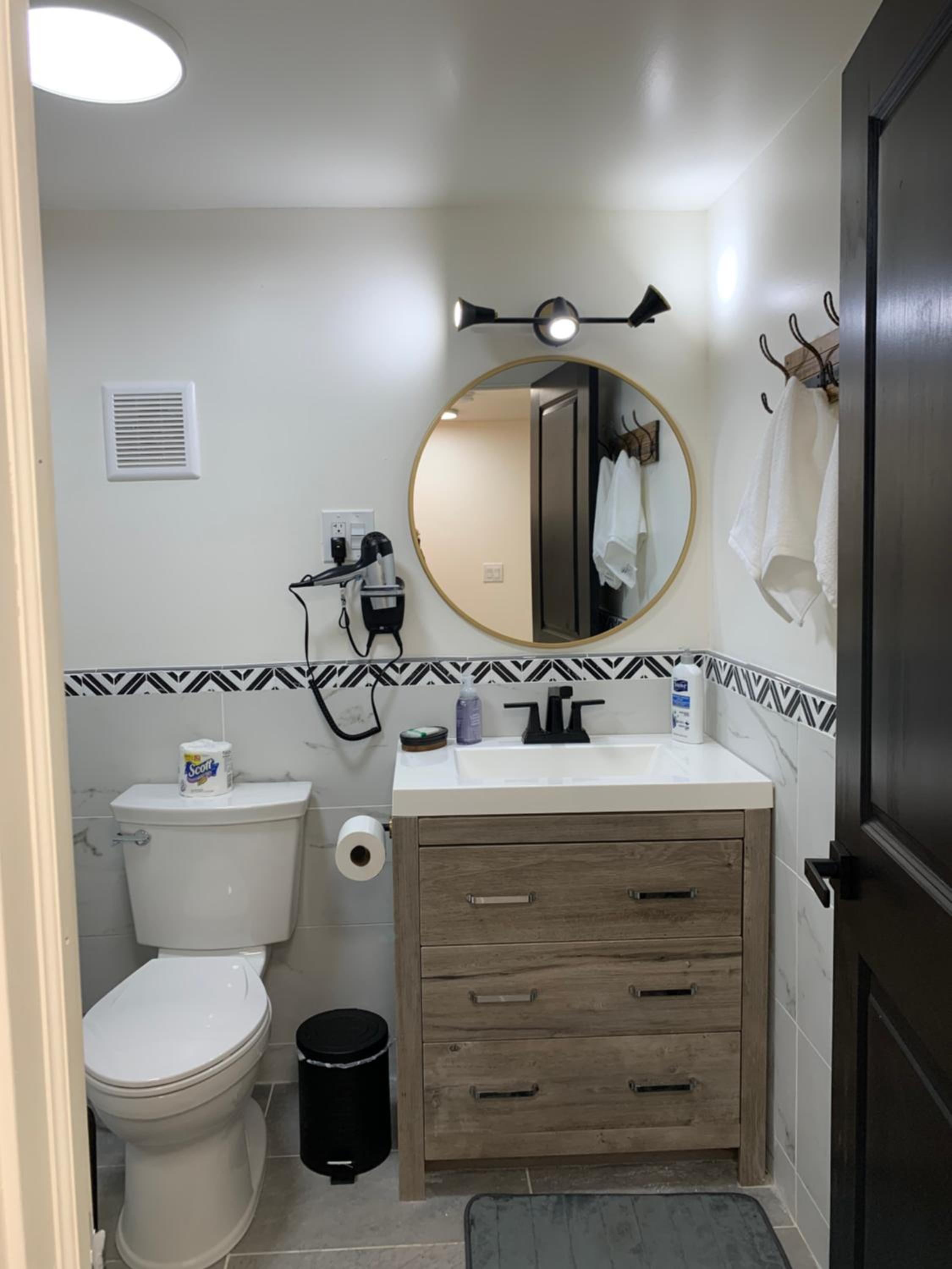 Starlite Motel & Suites