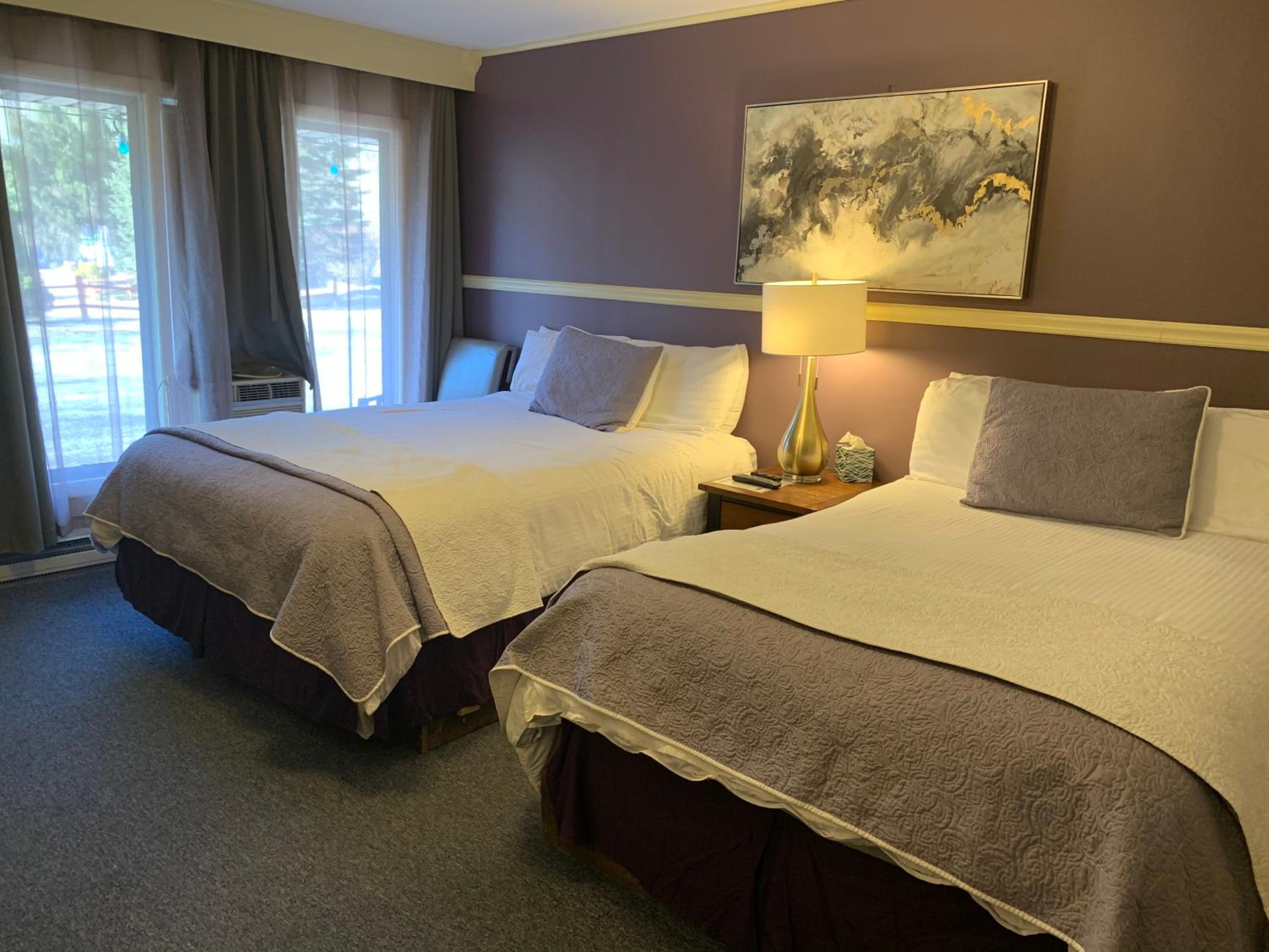 Starlite Motel & Suites