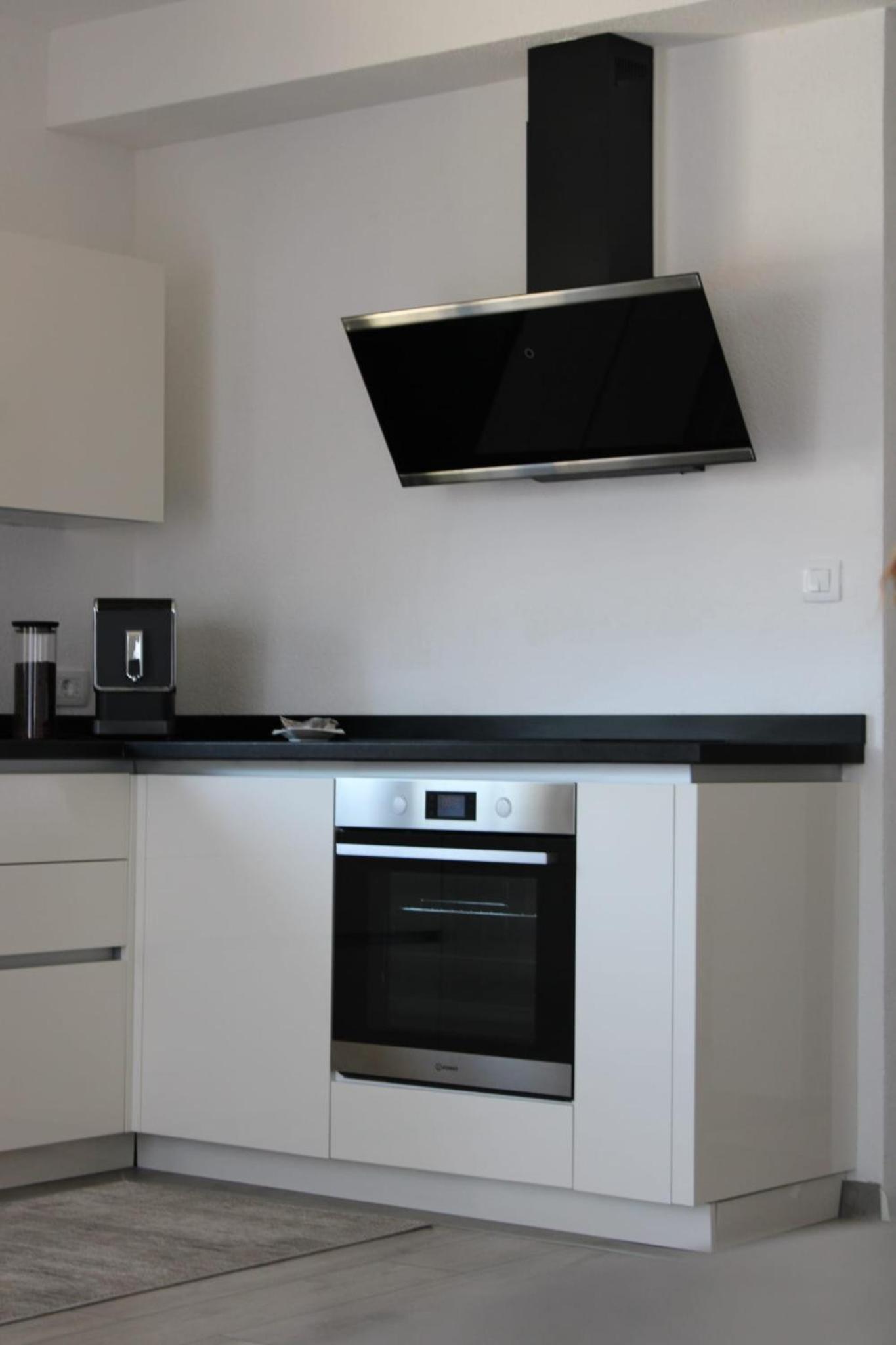 Apartment Merry Harmony Heights - Balcony & Free Garage & Parking