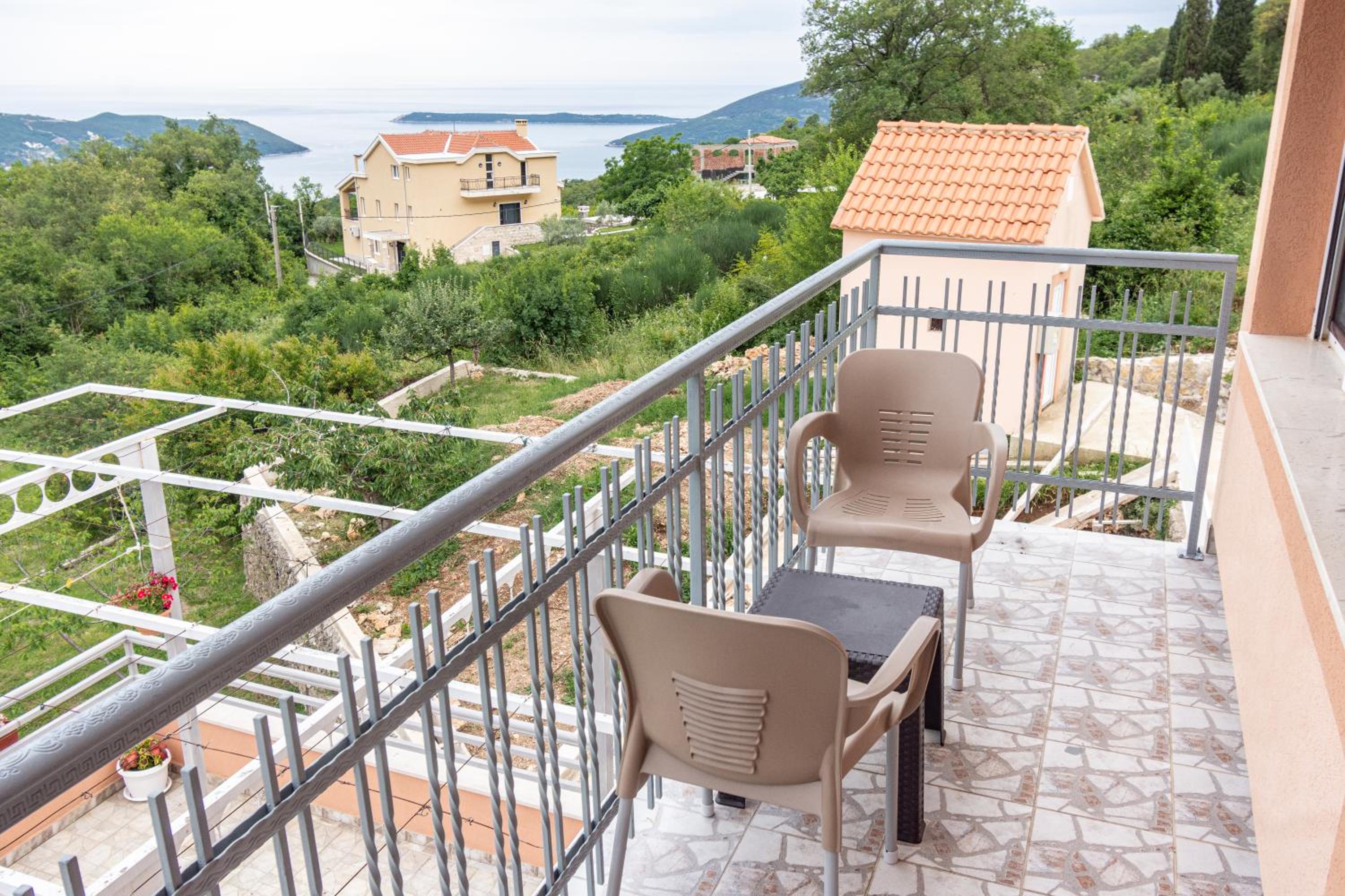 La Vita Bella with pool