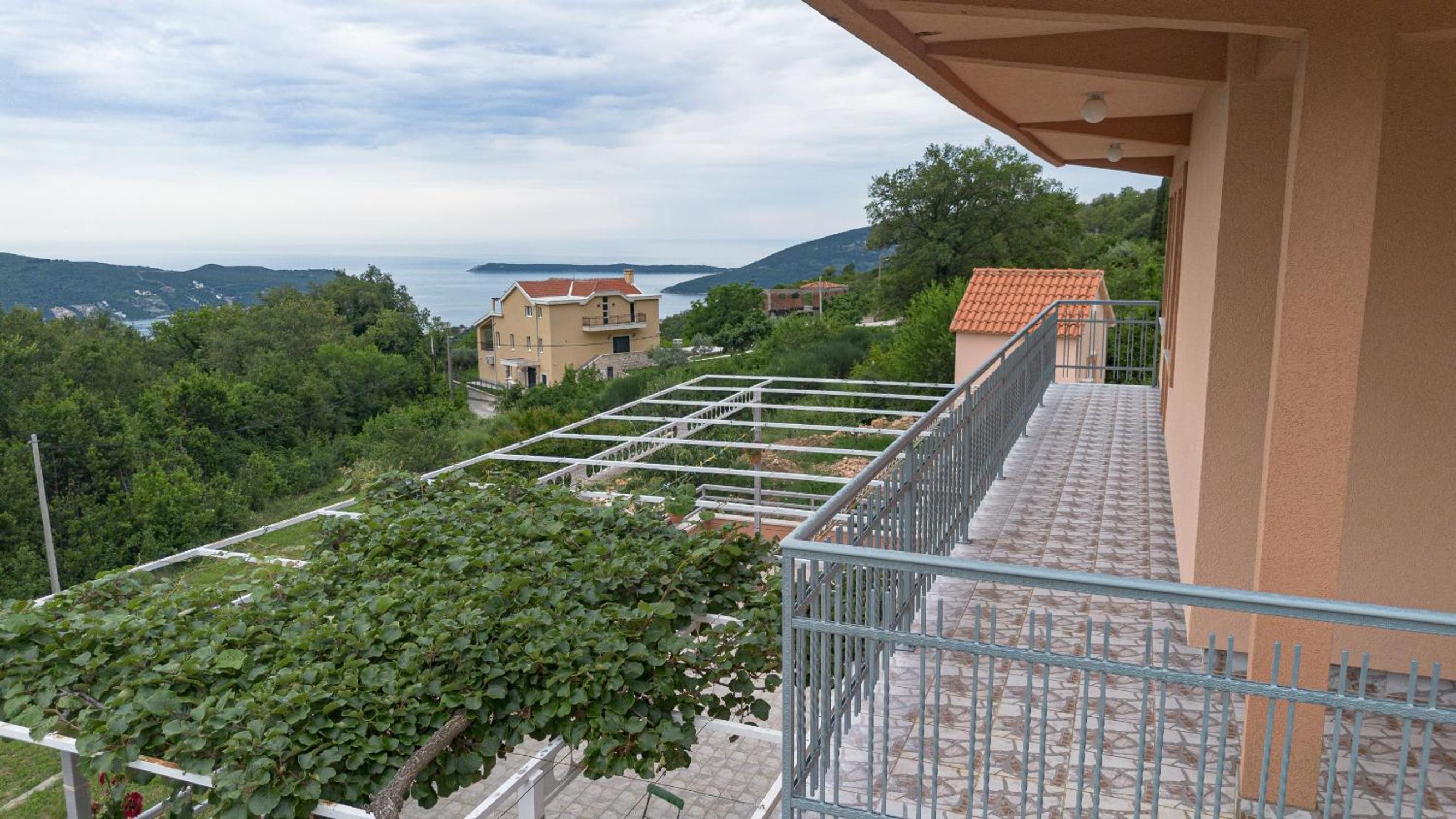 La Vita Bella with pool